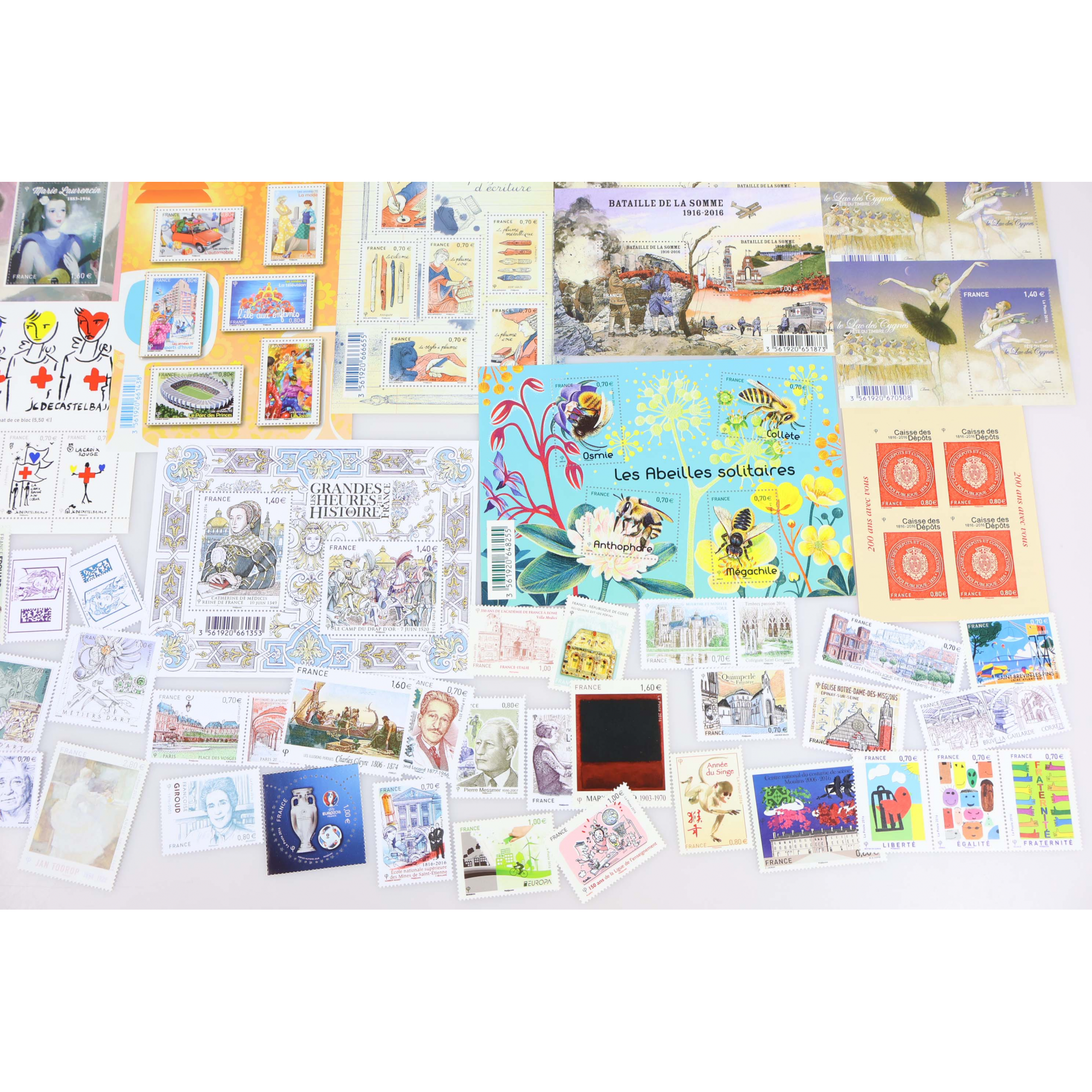 LOT DE BLOCS-FEUILLETS ET TIMBRES NEUFS** DE FRANCE DE 2016 FACIALE 113€