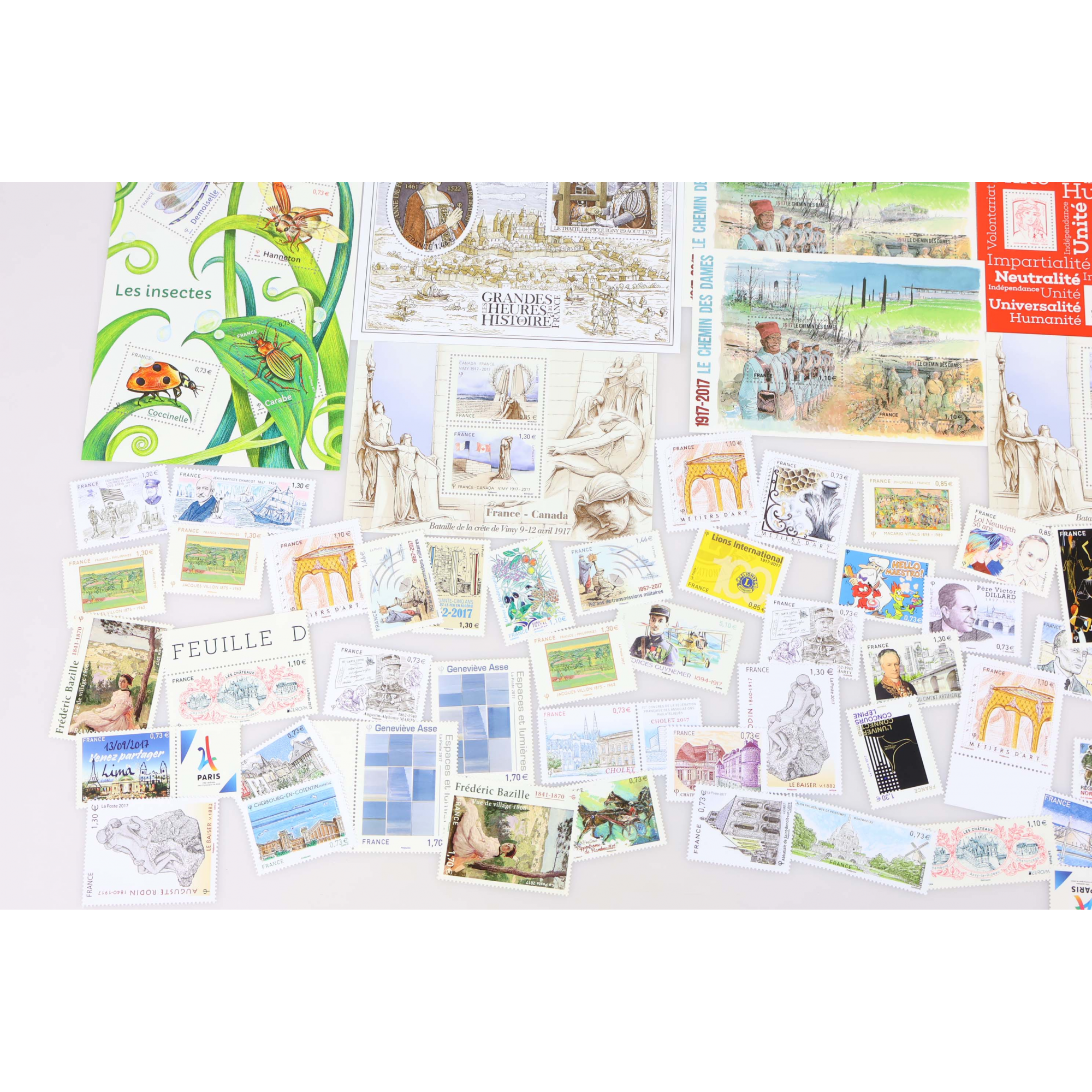 LOT DE BLOCS-FEUILLETS ET TIMBRES NEUFS** DE FRANCE DE 2017 FACIALE 112€