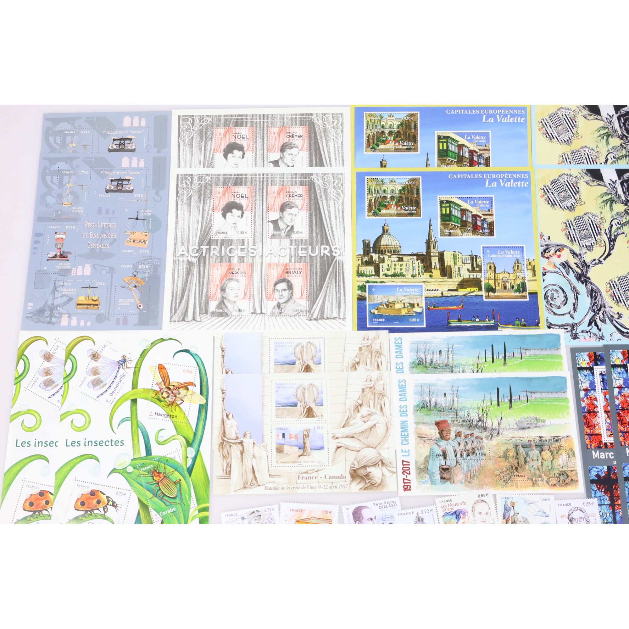 COLLECTION DE TIMBRES NEUFS** DE FRANCE DE L'ANNÉE 2017 AVEC DES DOUBLES