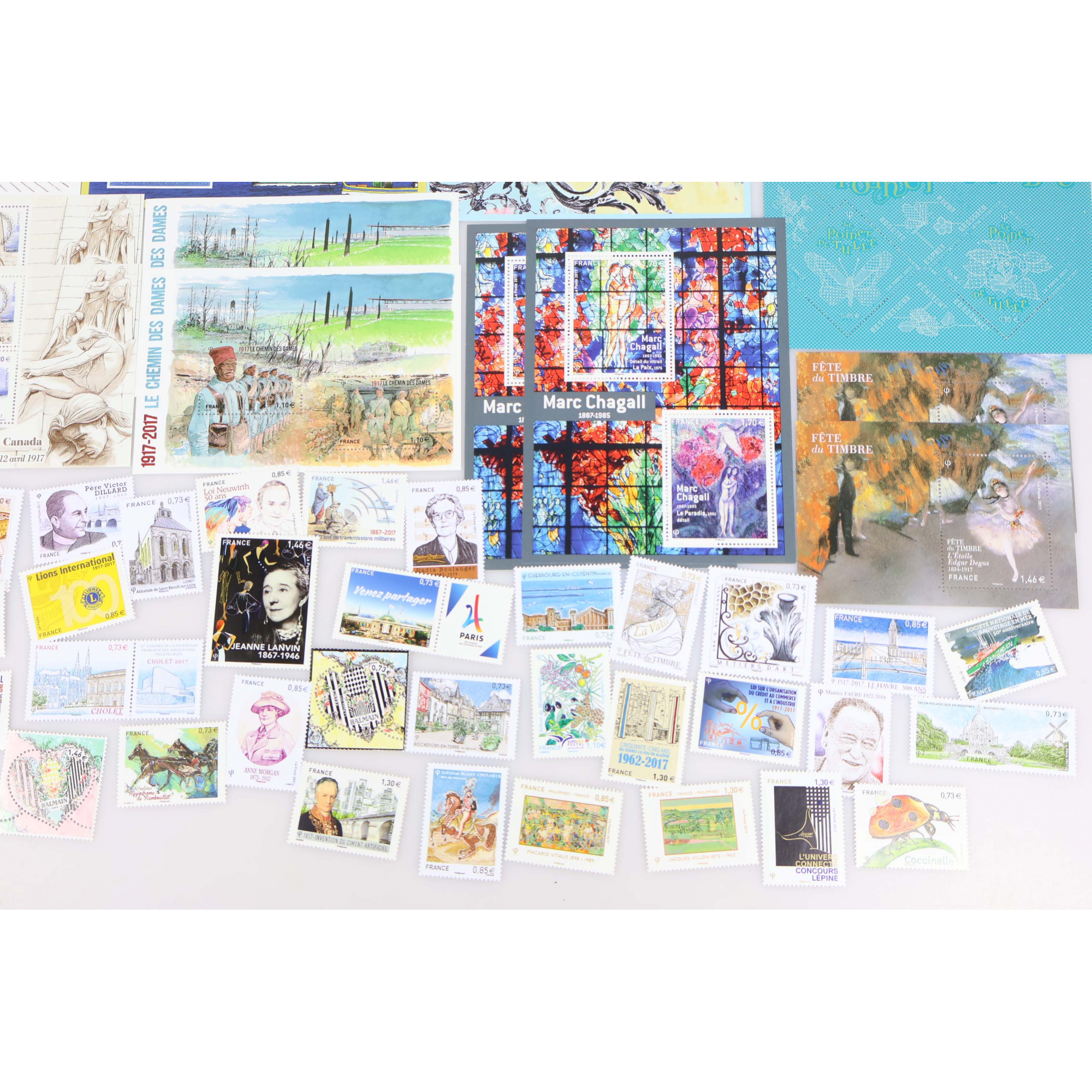 COLLECTION DE TIMBRES NEUFS** DE FRANCE DE L'ANNÉE 2017 AVEC DES DOUBLES