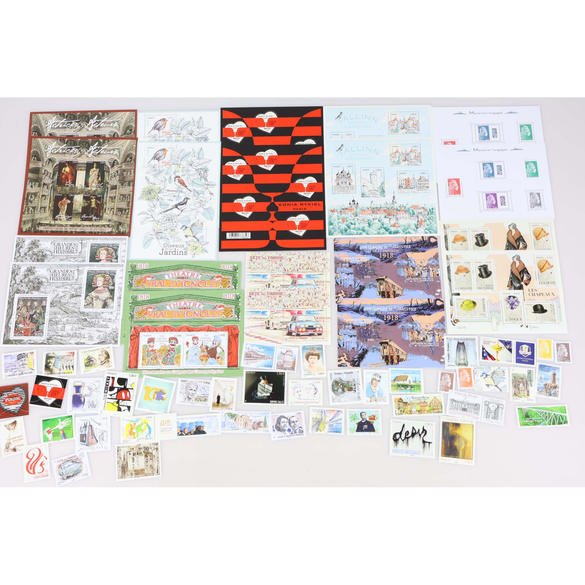 COLLECTION DE TIMBRES NEUFS** DE FRANCE DE L'ANNÉE 2018 AVEC DES DOUBLES