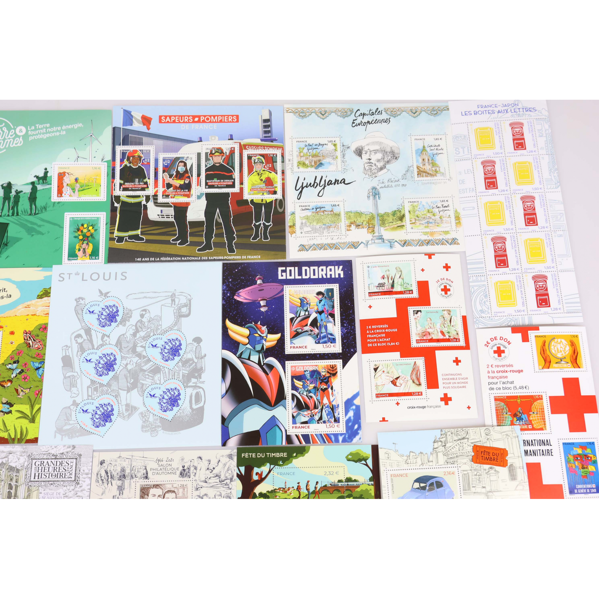 FRANCE DE 2021 ET 2022 LOT DE TIMBRES ET BLOCS-FEUILLETS NEUFS** FACIALE 215€