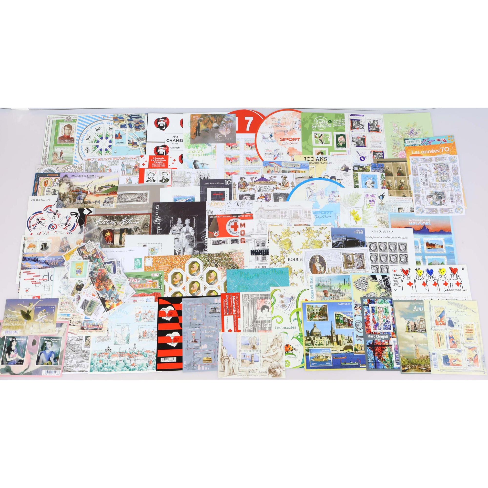 FRANCE DE 2016 A 2021 LOT DE TIMBRES ET BLOCS-FEUILLETS NEUFS** FACIALE 597€