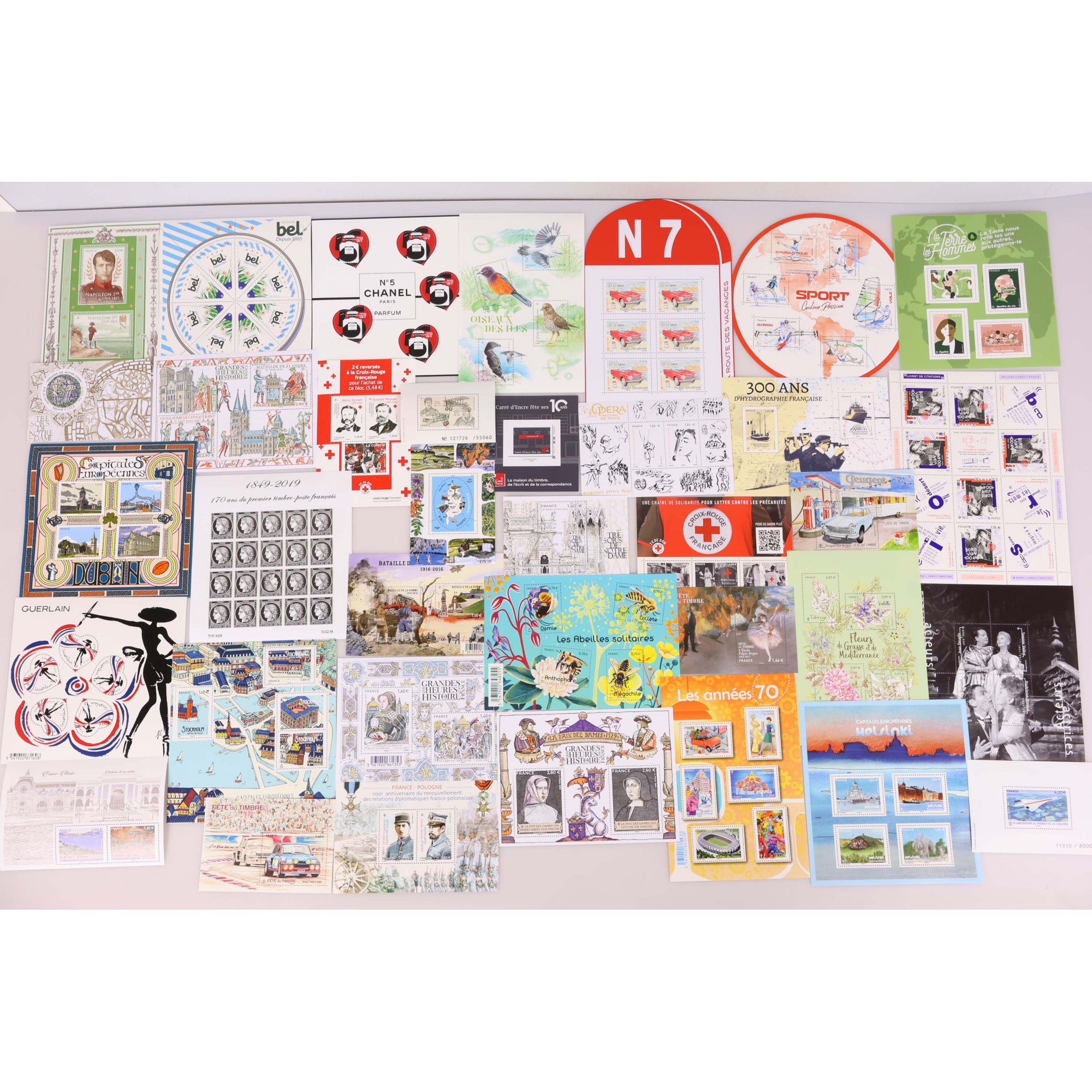 FRANCE DE 2016 A 2021 LOT DE TIMBRES ET BLOCS-FEUILLETS NEUFS** FACIALE 597€