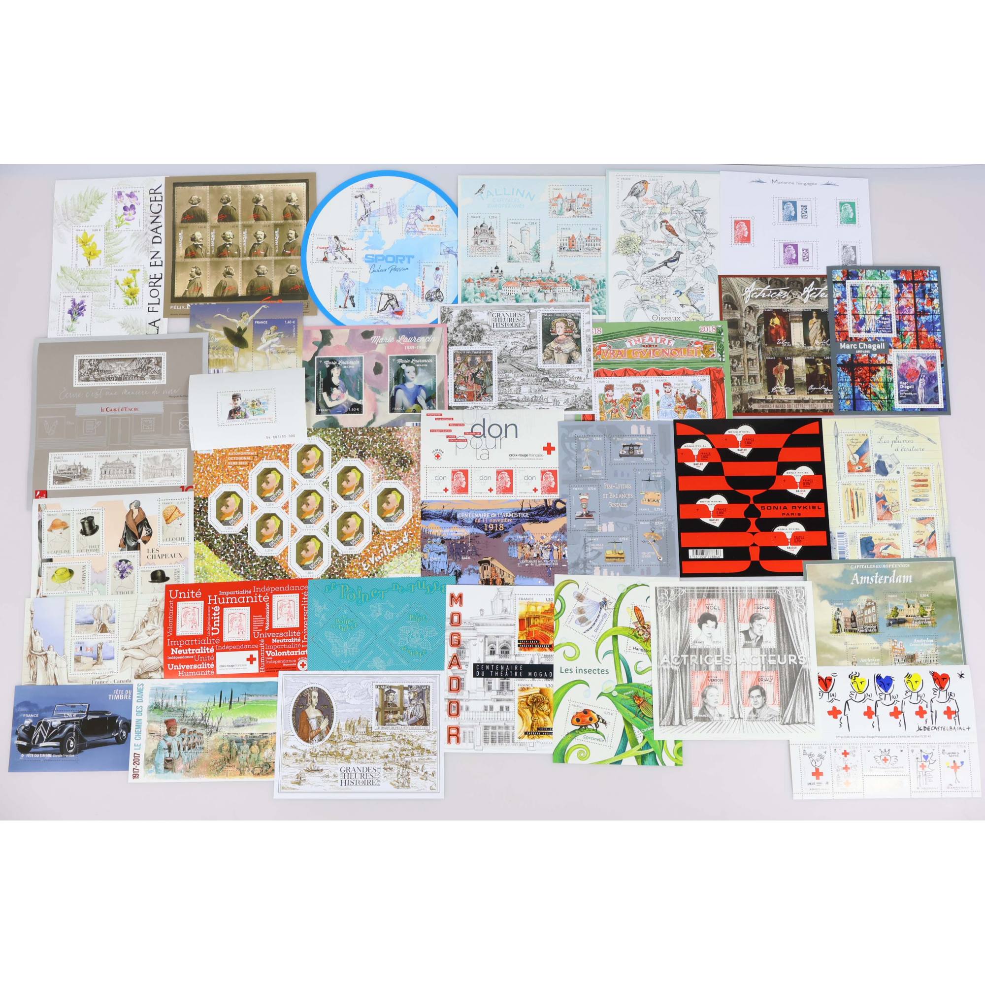 FRANCE DE 2016 A 2021 LOT DE TIMBRES ET BLOCS-FEUILLETS NEUFS** FACIALE 597€