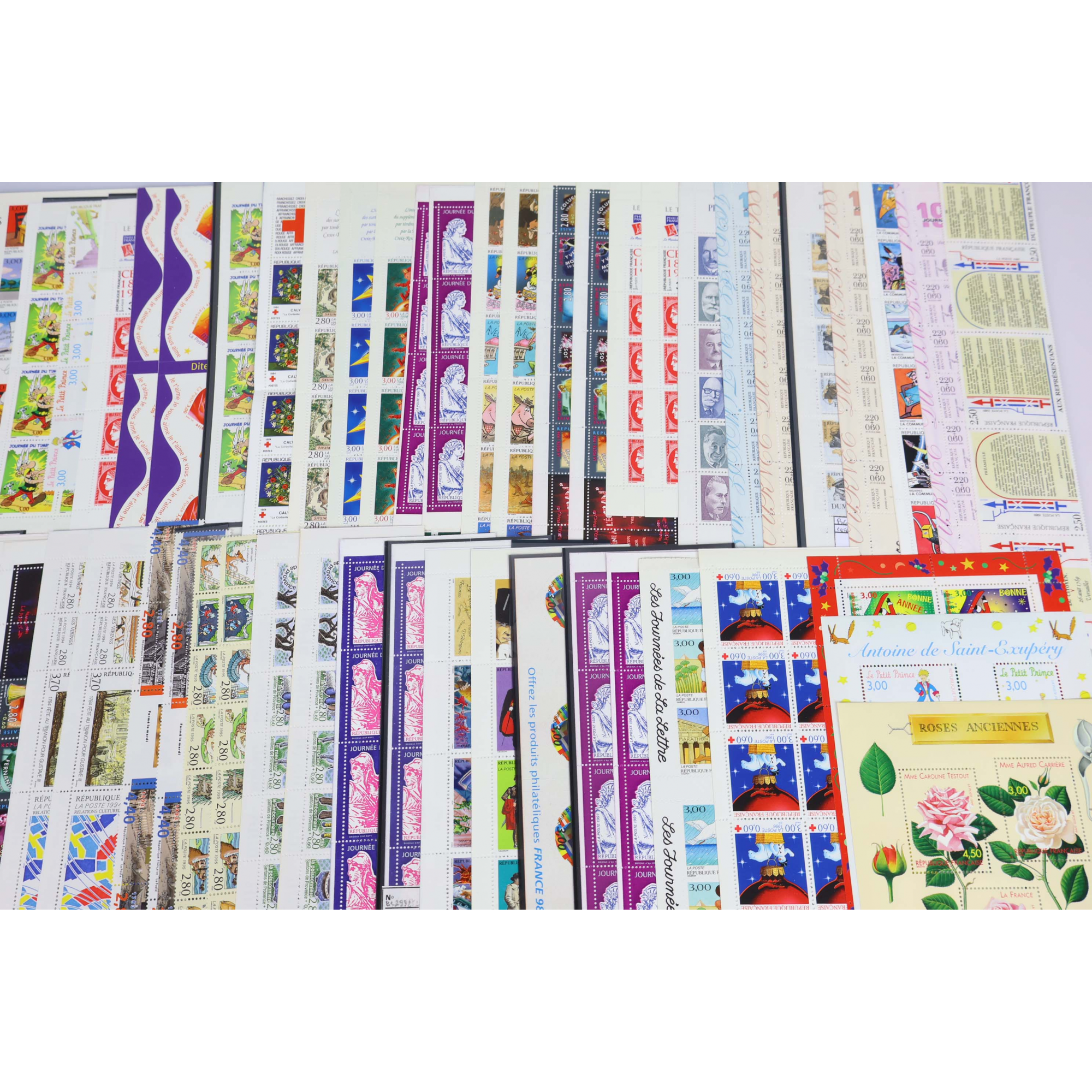 LOT DE CARNETS ET BLOCS EN FRANCS TIMBRES NEUFS** VALEUR FACIALE 2143 FFR