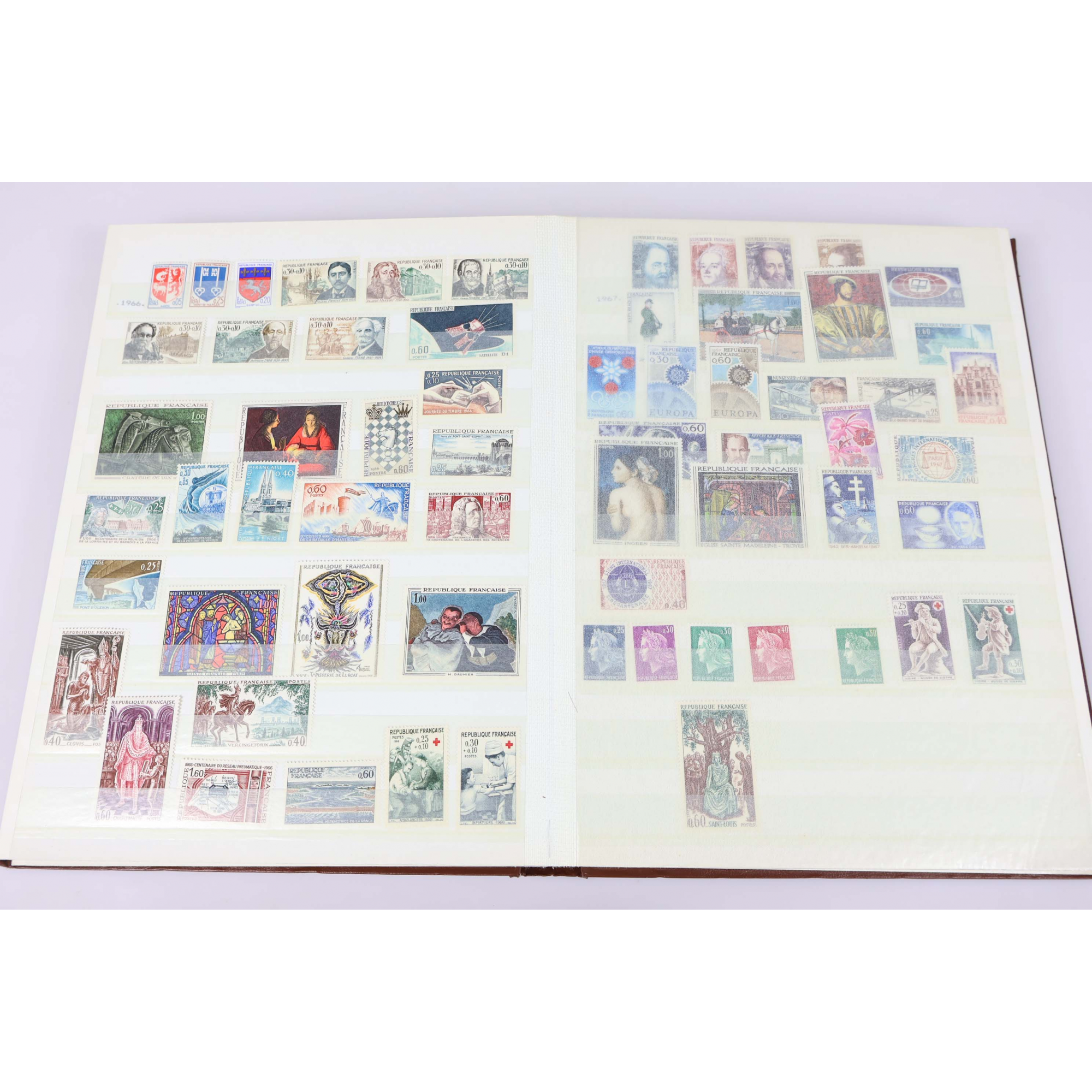 COLLECTION DE TIMBRES DE FR DE 1961 A 1982 + FINS DE CATALOGUE PARFOIS ANCIENS