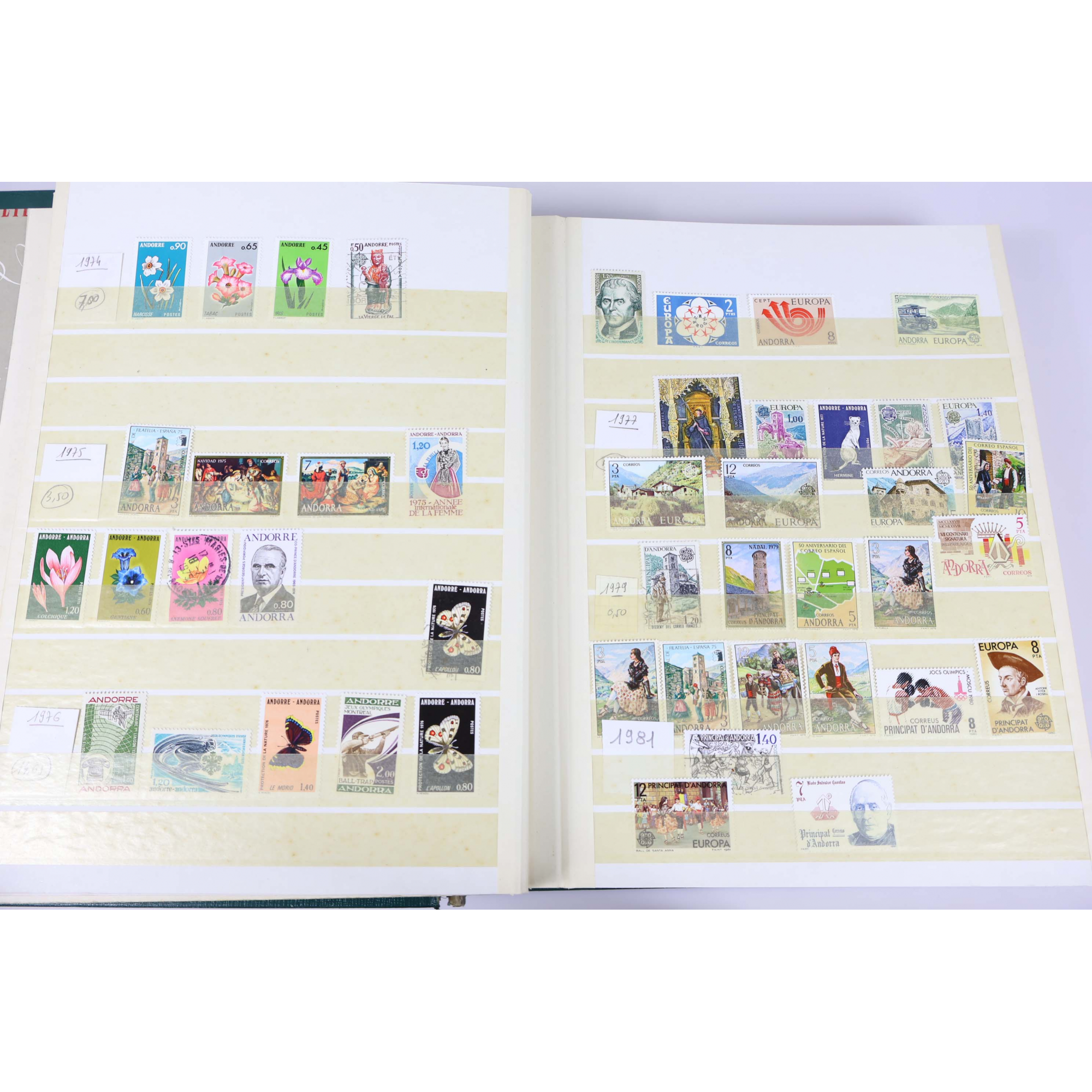 COLLECTION D'ANDORRE JUSQU'A 2024 TIMBRES NEUFS** DANS UN ALBUM, CARNETS-BLOCS.. COLLECTION D'ANDORRE JUSQU'A 2024 TIMBRES NEUFS** DANS UN ALBUM, CARNETS-BLOCS..