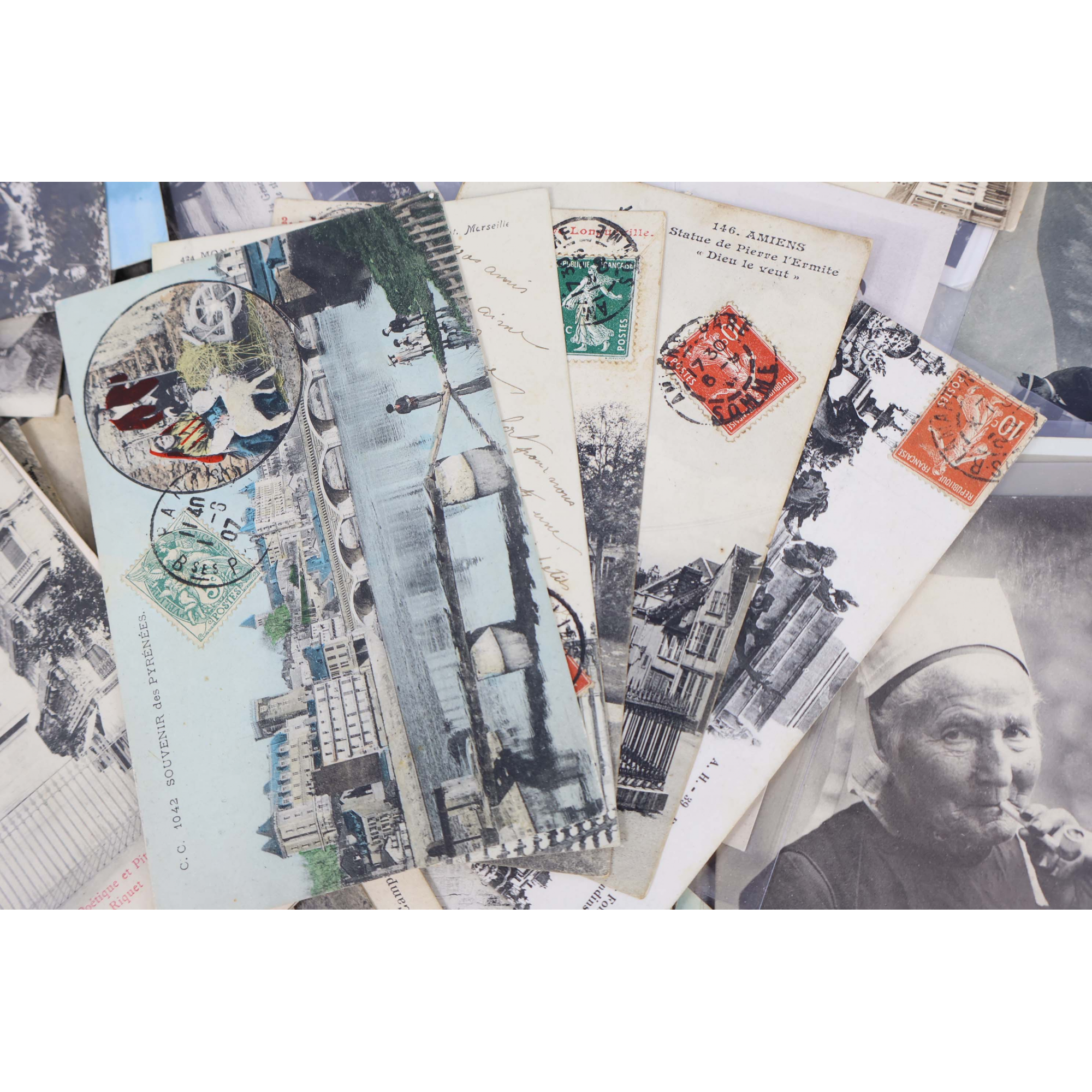 ÉNORME LOT DE 1134 ANCIENNES CARTES POSTALES DE FRANCE ET DIVERS PAYS