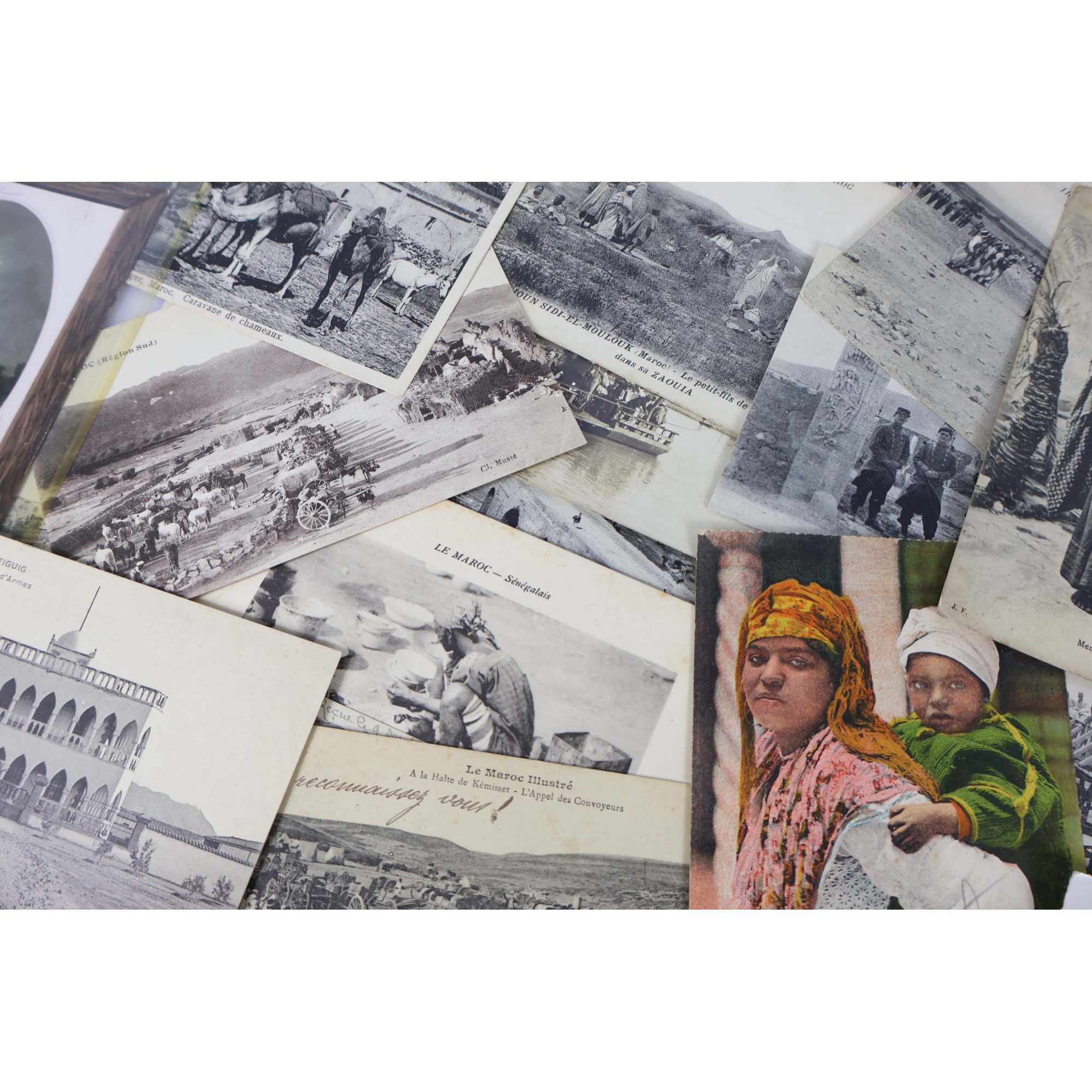 ÉNORME LOT DE 1134 ANCIENNES CARTES POSTALES DE FRANCE ET DIVERS PAYS