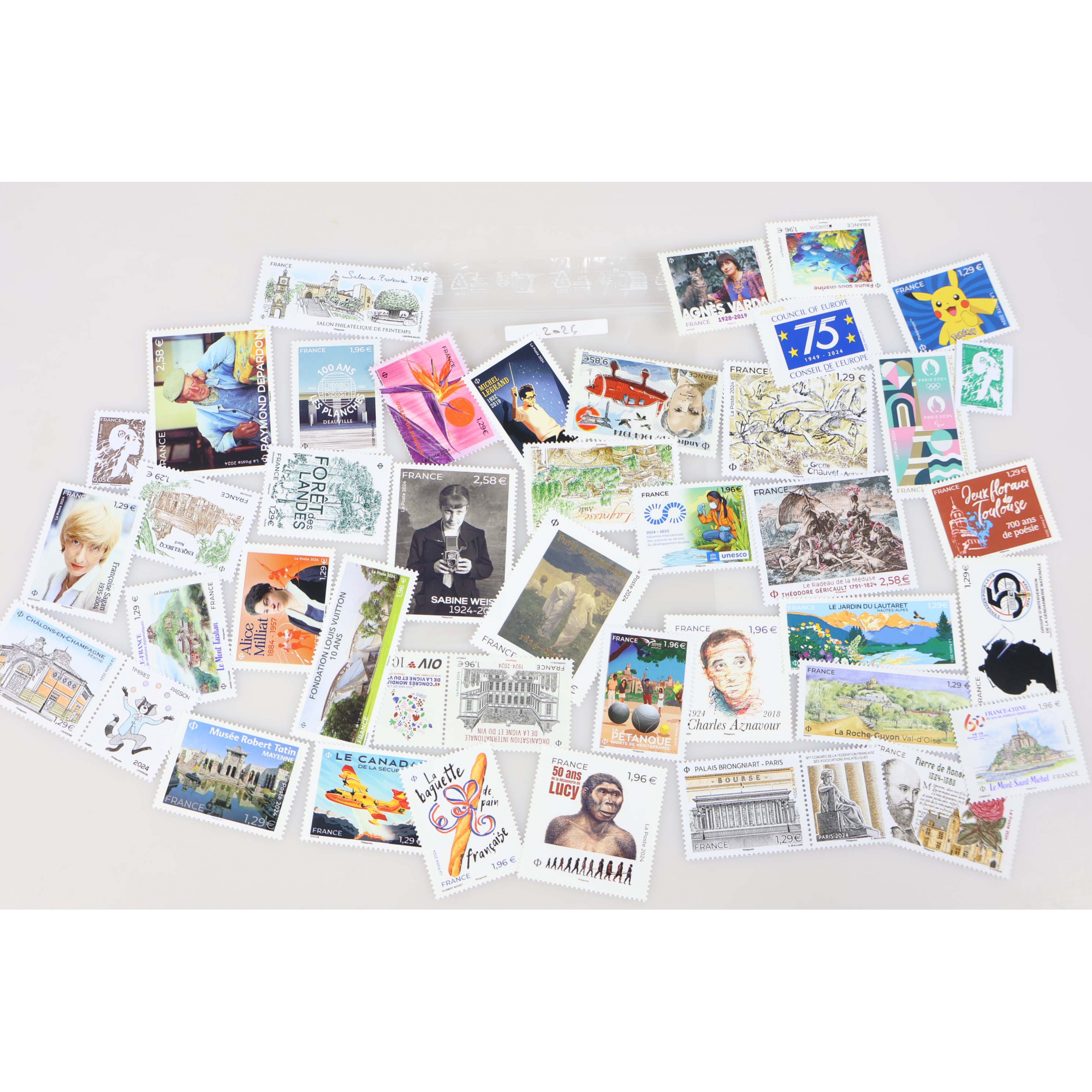 LOT DE TIMBRES-POSTE NEUFS** DES ANNÉES 2022 A 2025 POCHETTES ANNÉES SÉPARÉES