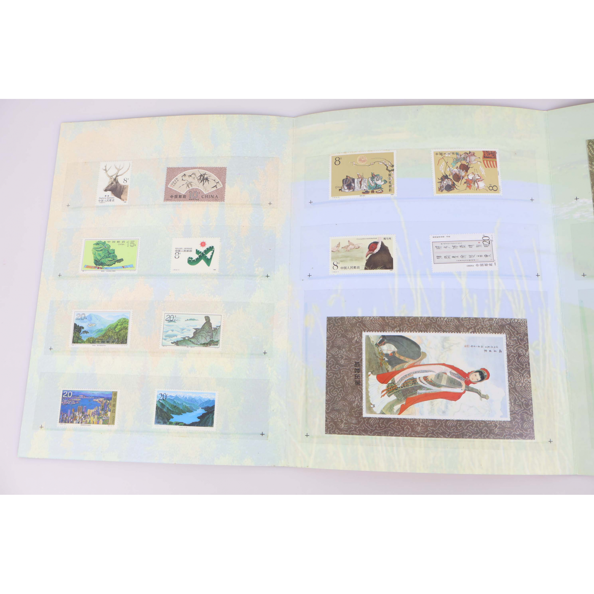 COLLECTION DE TIMBRES ET FEUILLES DE CHINE GRANDE MAJORITÉ NEUFS SANS CHARNIÈRE