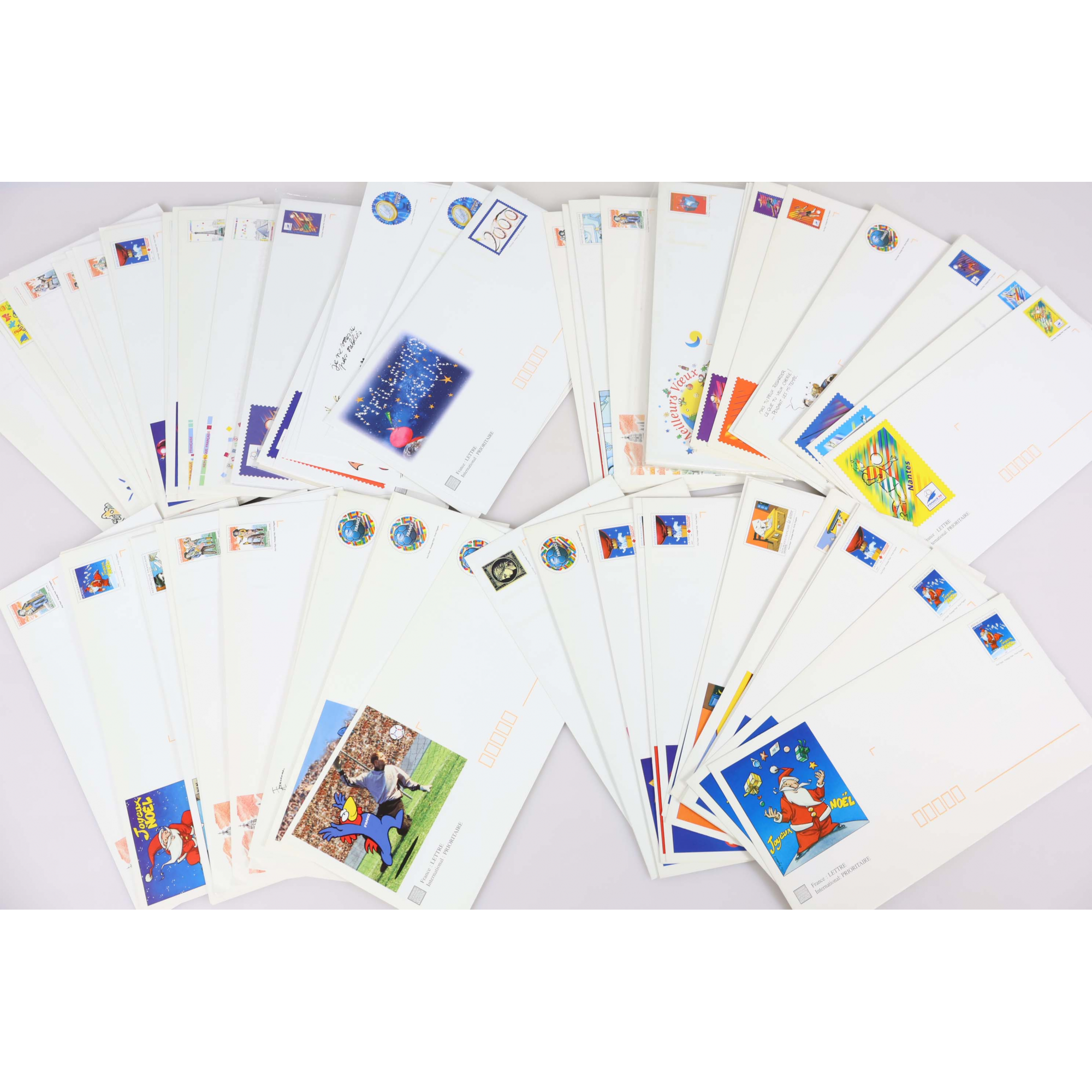 LOT DE 100 ENVELOPPES MONDE PRÉ-AFFRANCHIES POUR LETTRES 20G, THÈMES DIVERS