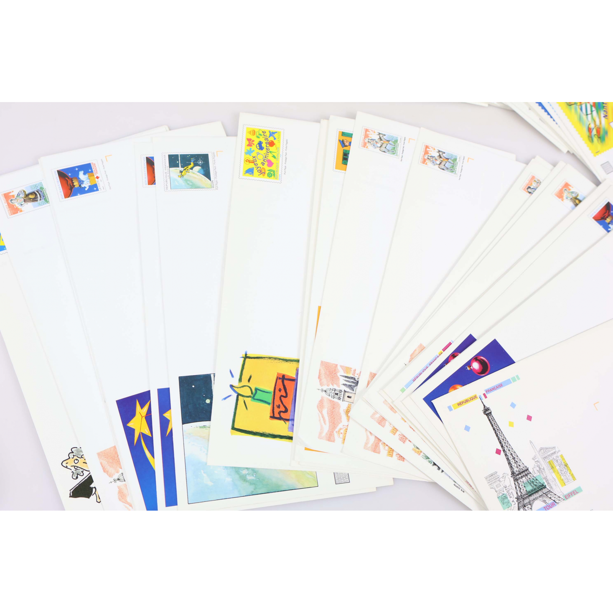 LOT DE 100 ENVELOPPES MONDE PRÉ-AFFRANCHIES POUR LETTRES 20G, THÈMES DIVERS