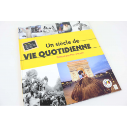 FRANCE LIVRE DES TIMBRES " UN SIÈCLE DE VIE QUOTIDIENNE" 2002 - ANGLES ABIMÉS