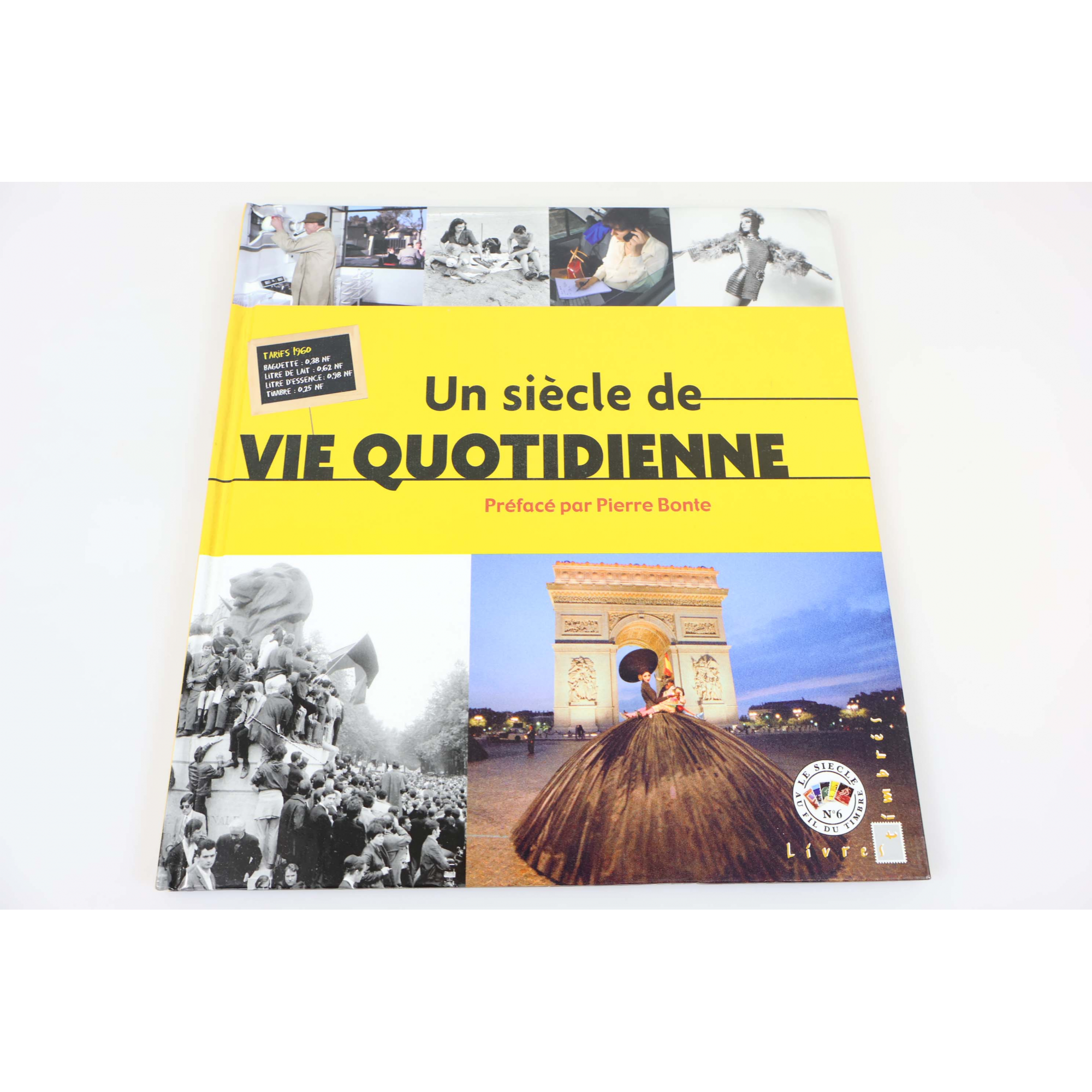 FRANCE LIVRE DES TIMBRES " UN SIÈCLE DE VIE QUOTIDIENNE" 2002 - ANGLES ABIMÉS
