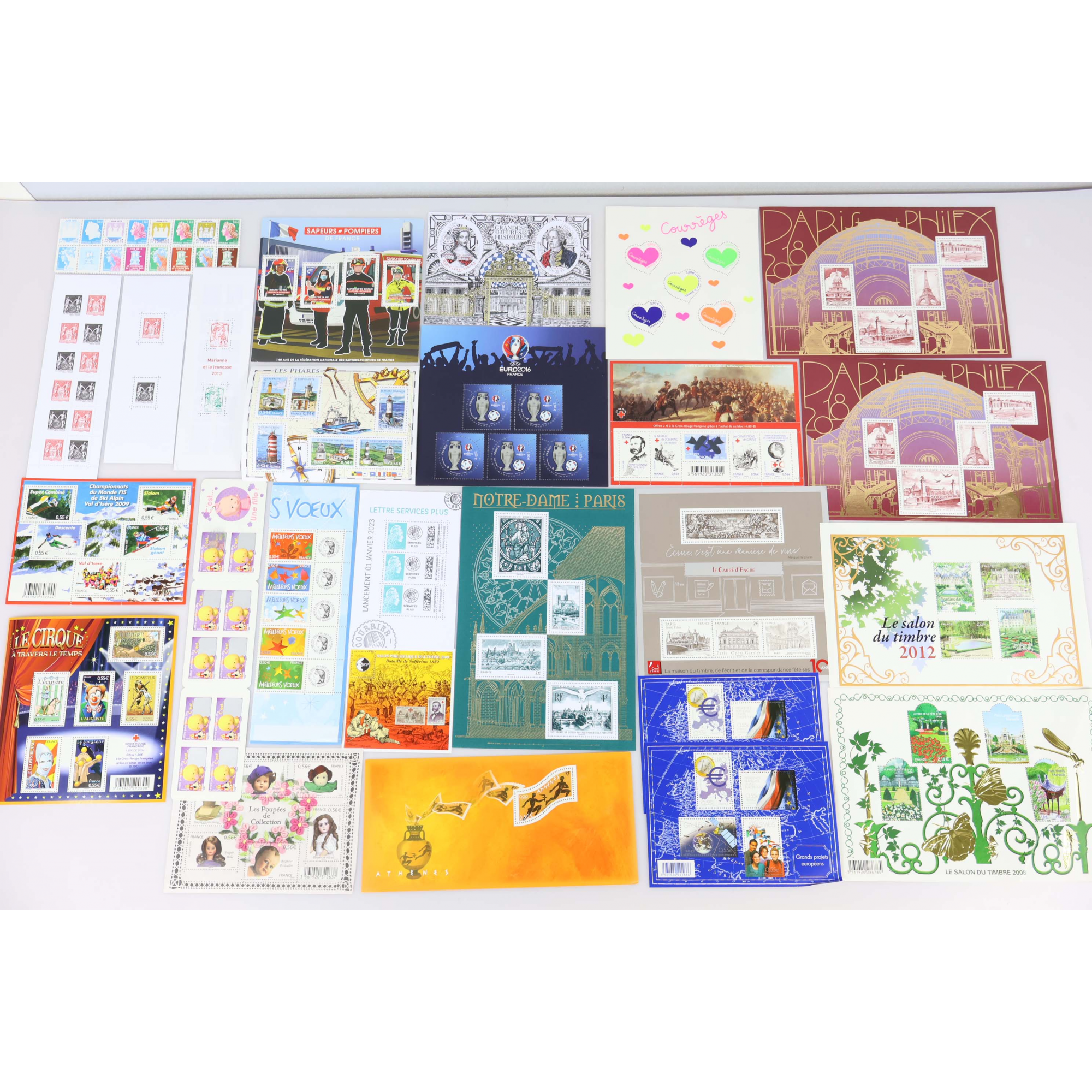 LOT EN EUROS DE BLOCS-FEUILLETS ET CARNETS DE FRANCE LÉGERS DÉFAUTS VF 373€