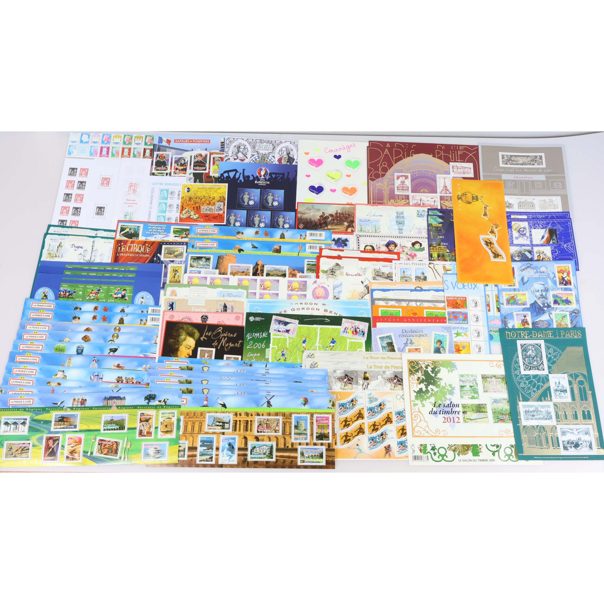 LOT EN EUROS DE BLOCS-FEUILLETS ET CARNETS DE FRANCE LÉGERS DÉFAUTS VF 373€