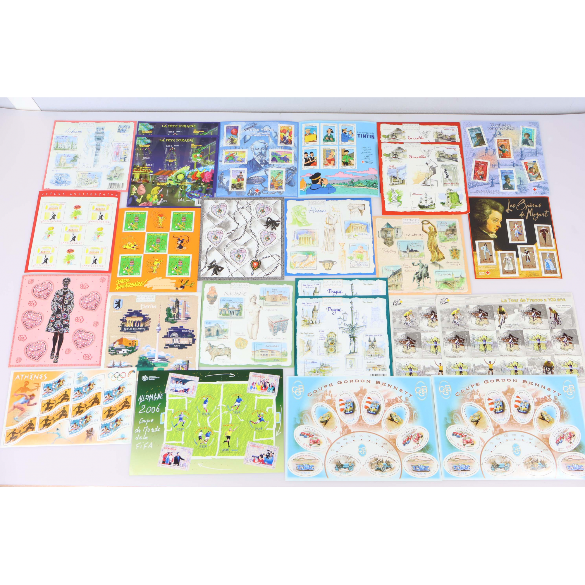 LOT EN EUROS DE BLOCS-FEUILLETS ET CARNETS DE FRANCE LÉGERS DÉFAUTS VF 373€