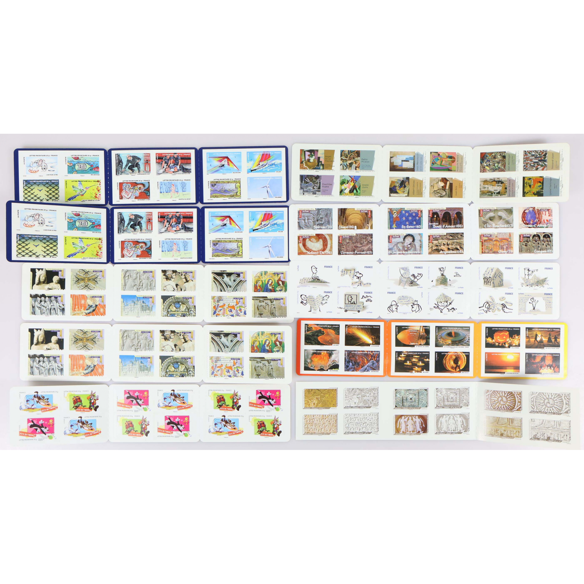 LOT DE 10 CARNETS AUTOADHÉSIFS PLIÉS DE 12 TIMBRES NEUFS À VALIDITÉ PERMANENTE