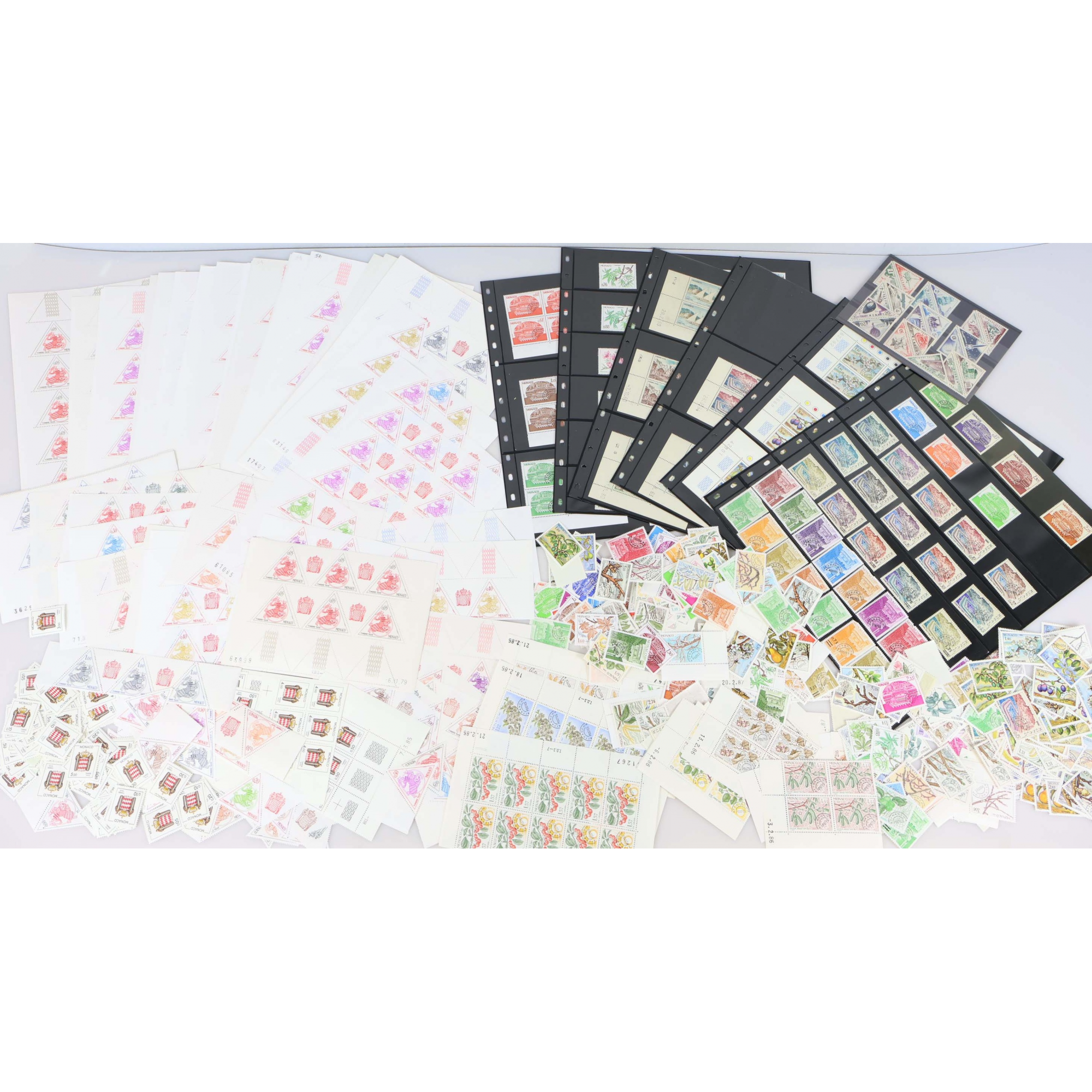 MONACO, LOT IMPORTANT DE TIMBRES TAXES ET PRÉOBLITÉRÉS EN FEUILLES/BLOCS ET VRAC