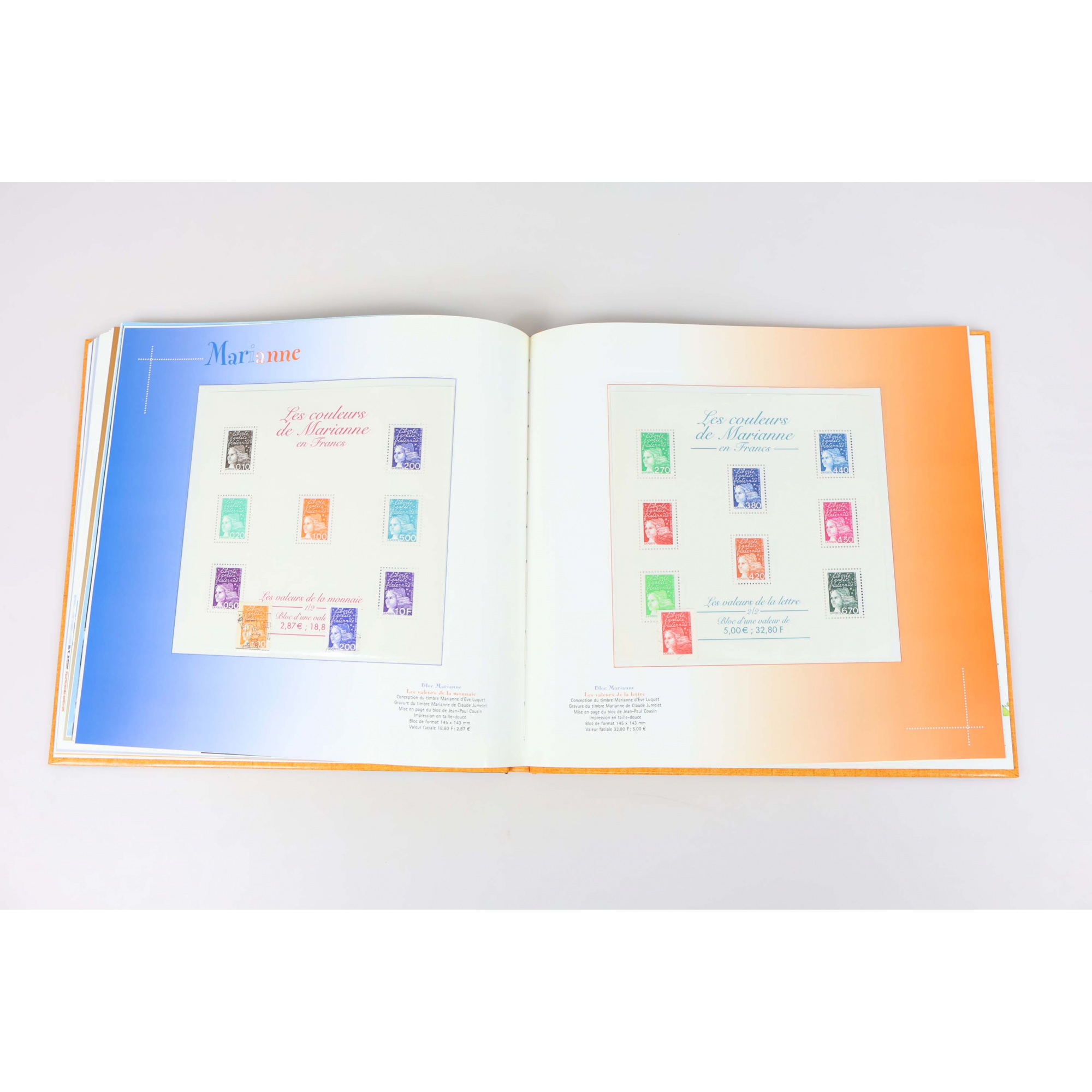 LE LIVRE DES TIMBRES FRANCE COMPLET ANNÉE 2001 TIMBRES NEUFS**