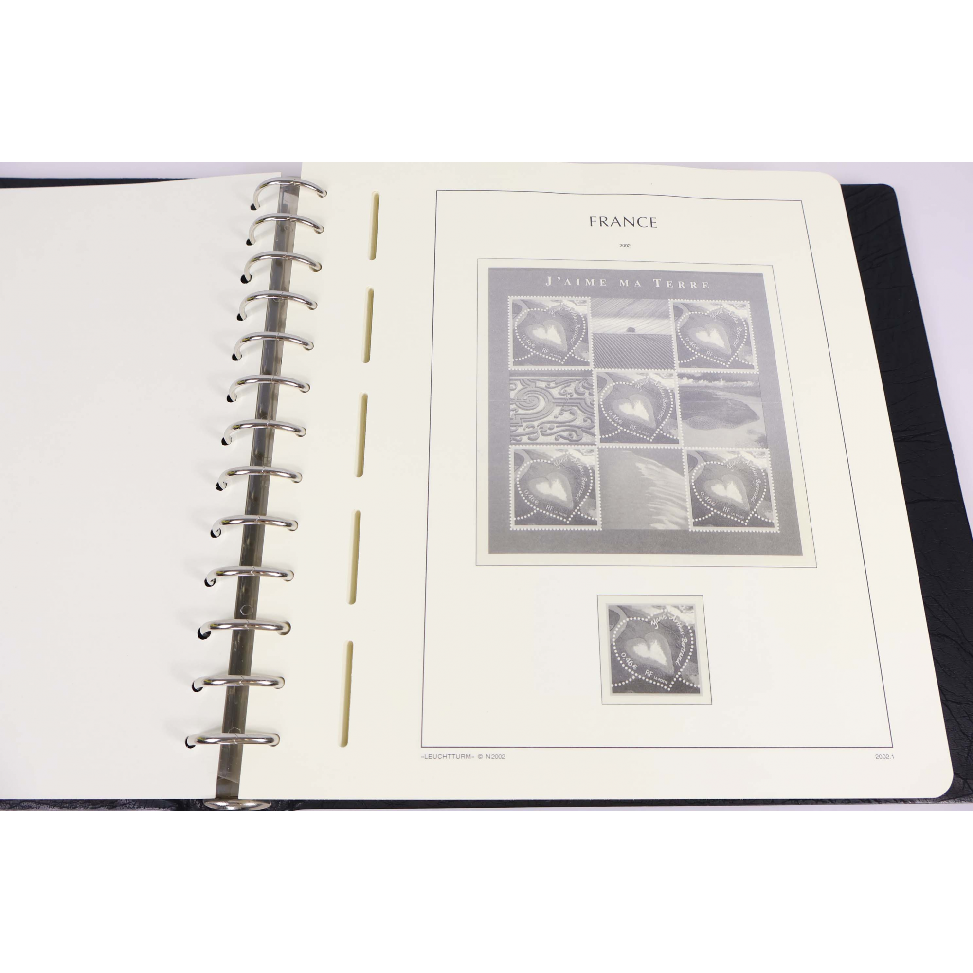 ALBUM LEUCHTTURM POUR RANGER UNE COLLECTION DE TIMBRES DE FRANCE DE 2002 A 2005