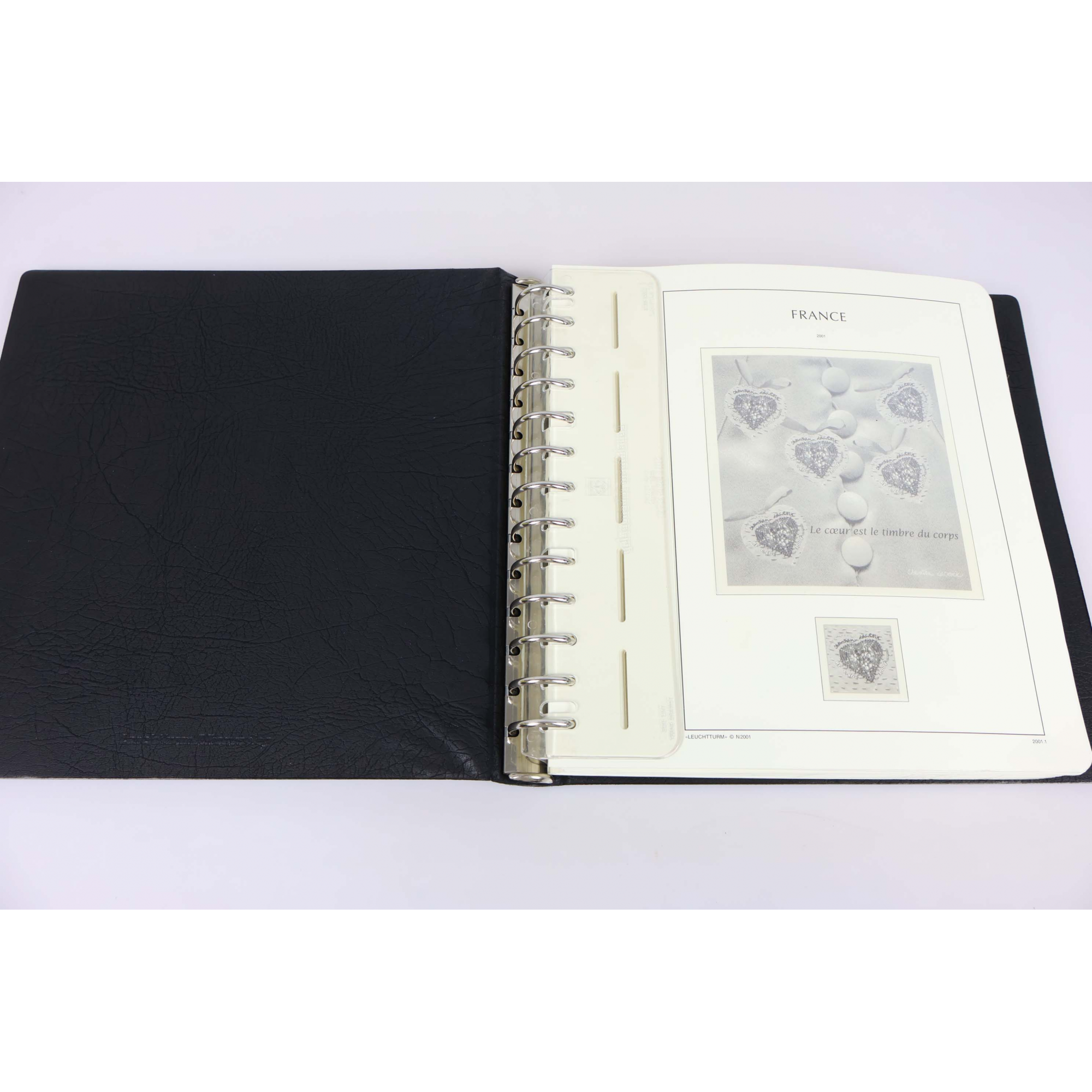 ALBUM LEUCHTTURM POUR RANGER UNE COLLECTION DE TIMBRES DE FRANCE DE 2001 A 2004