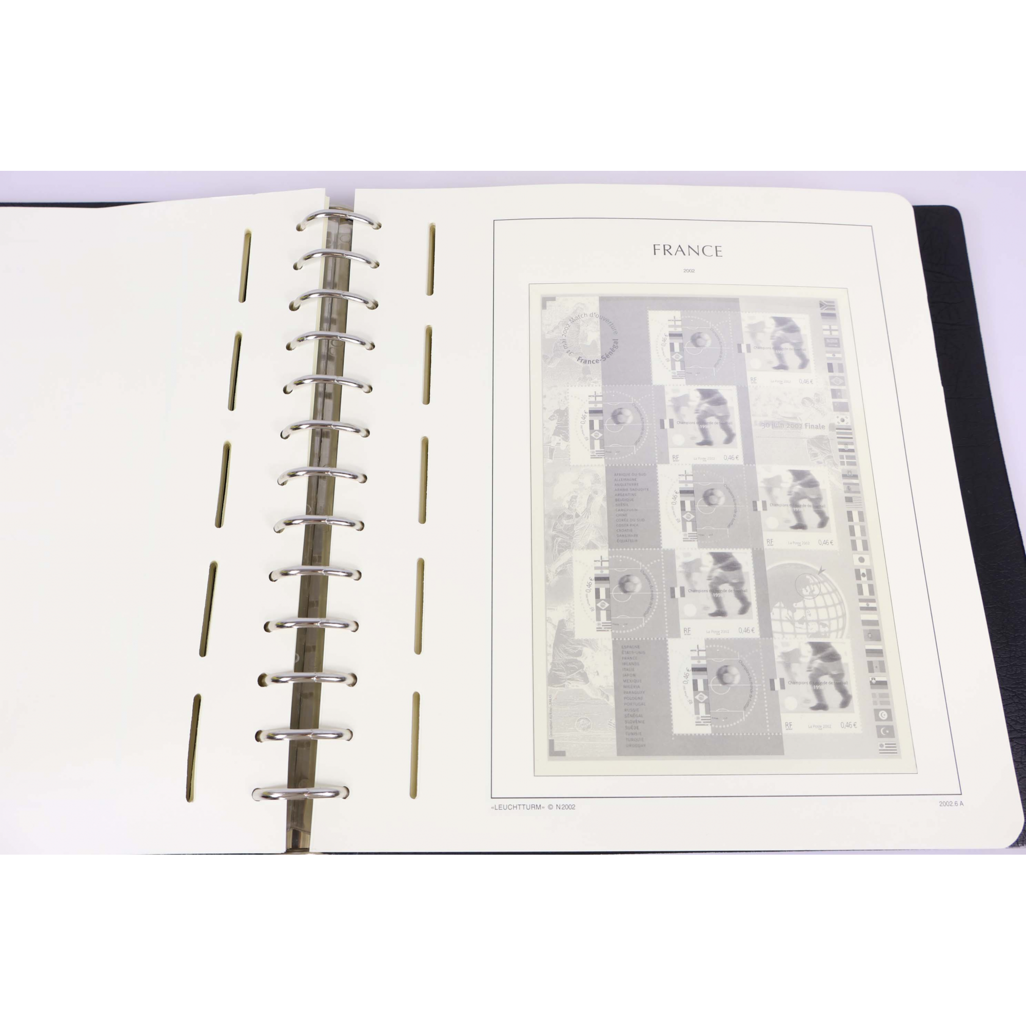ALBUM LEUCHTTURM POUR RANGER UNE COLLECTION DE TIMBRES DE FRANCE DE 2001 A 2004