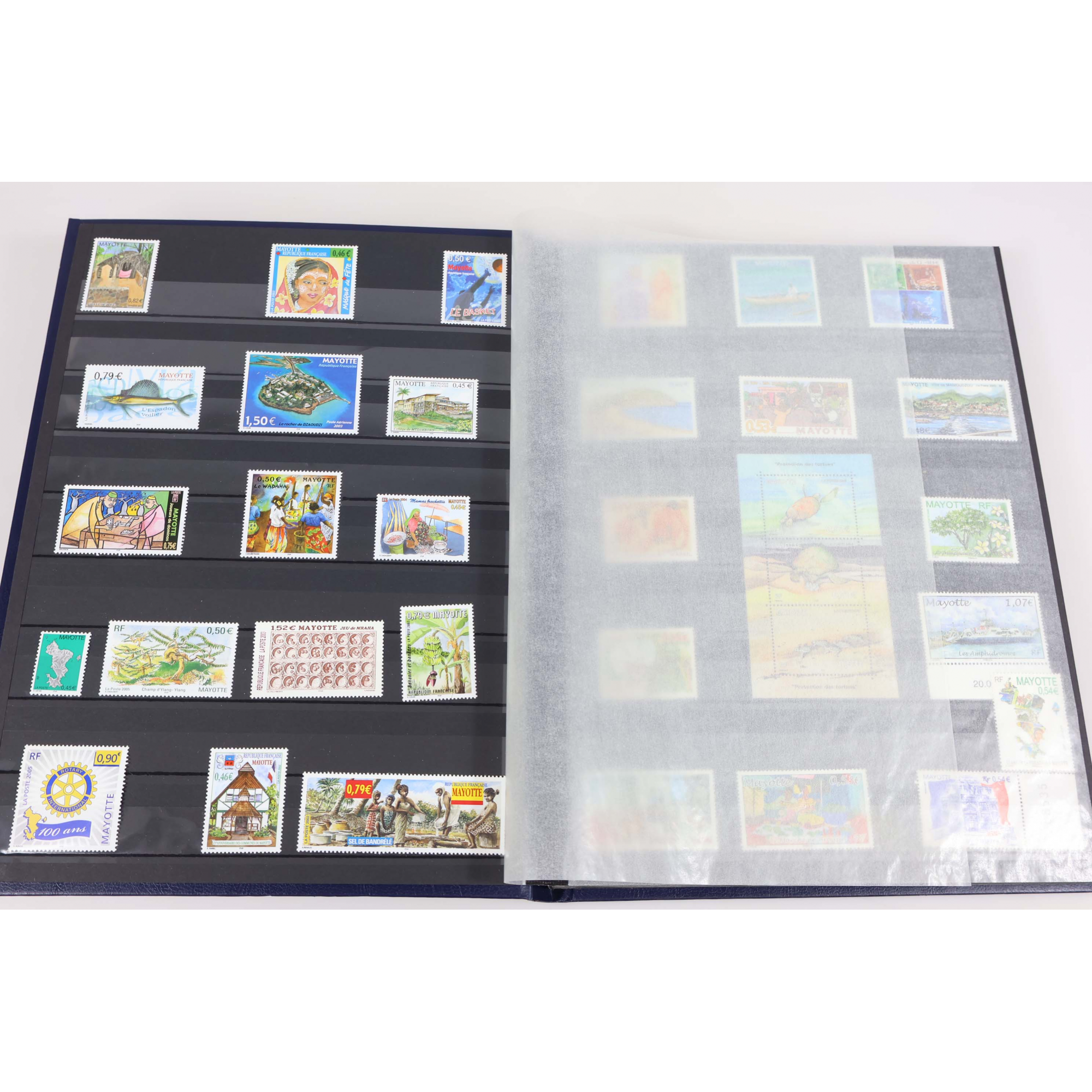 COLLECTION DE MAYOTTE DE 2002 À 2011, TIMBRES NEUFS** DANS ALBUM