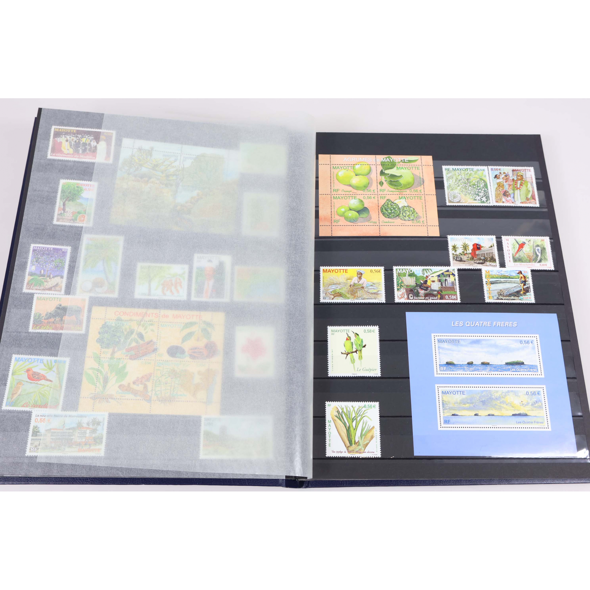 COLLECTION DE MAYOTTE DE 2002 À 2011, TIMBRES NEUFS** DANS ALBUM