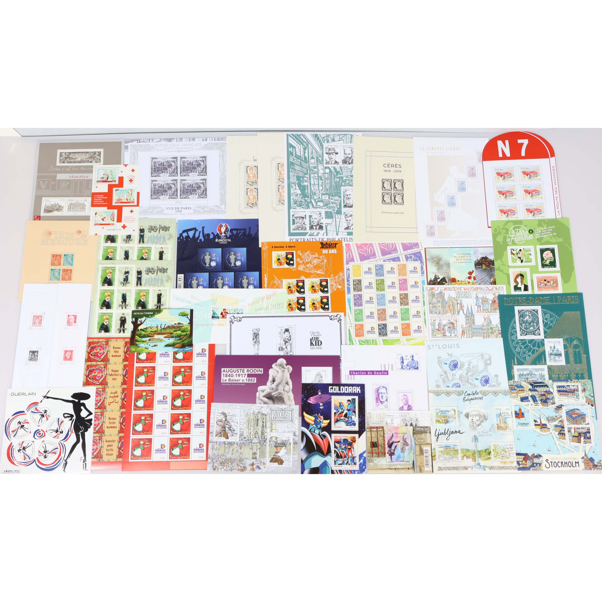 LOT DE BLOCS FEUILLETS / CARNETS TIMBRES EN EUROS AVEC DEFAUTS, FACIALE 346€