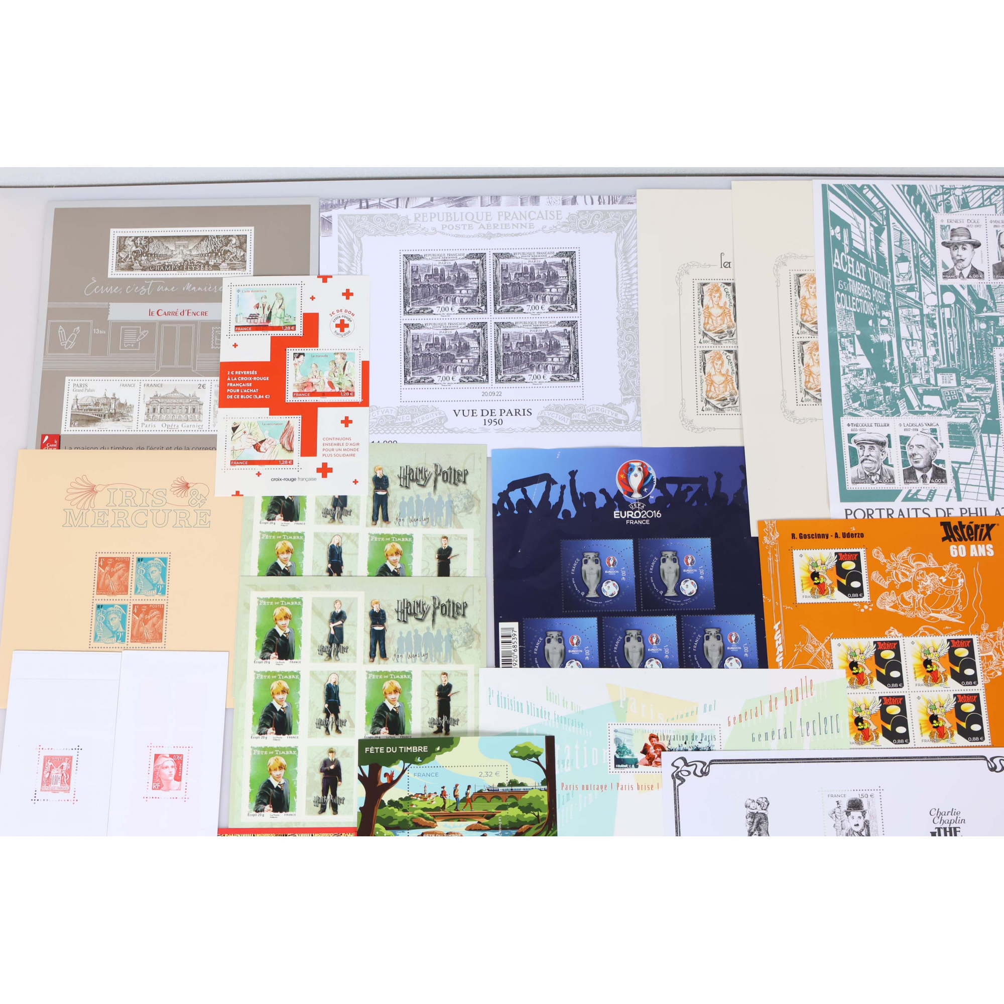 LOT DE BLOCS FEUILLETS / CARNETS TIMBRES EN EUROS AVEC DEFAUTS, FACIALE 346€