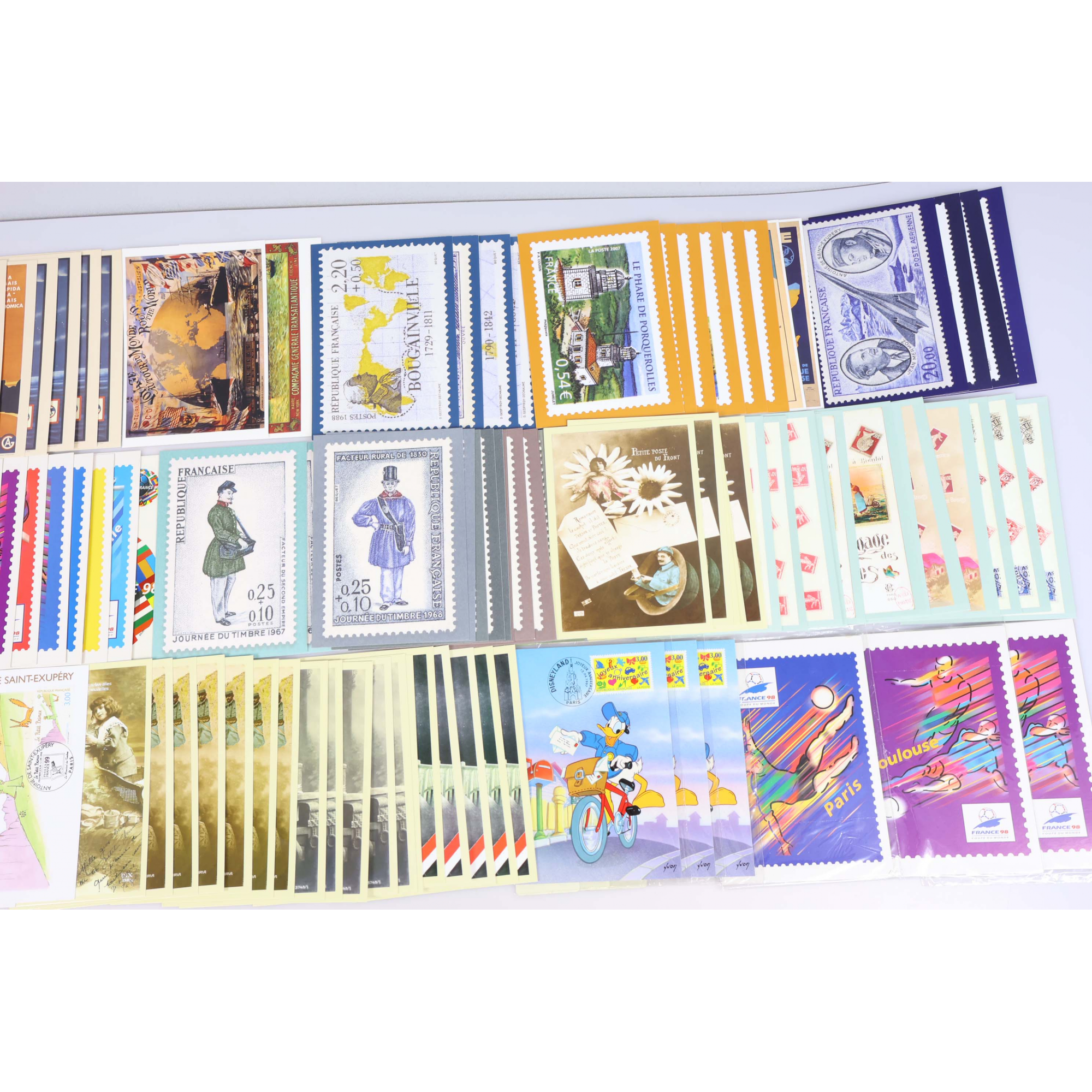 LOT DE 141 CARTES POSTALES POUR LE MONDE PRÉ-AFFRANCHIES VALIDITÉ PERMANENTE