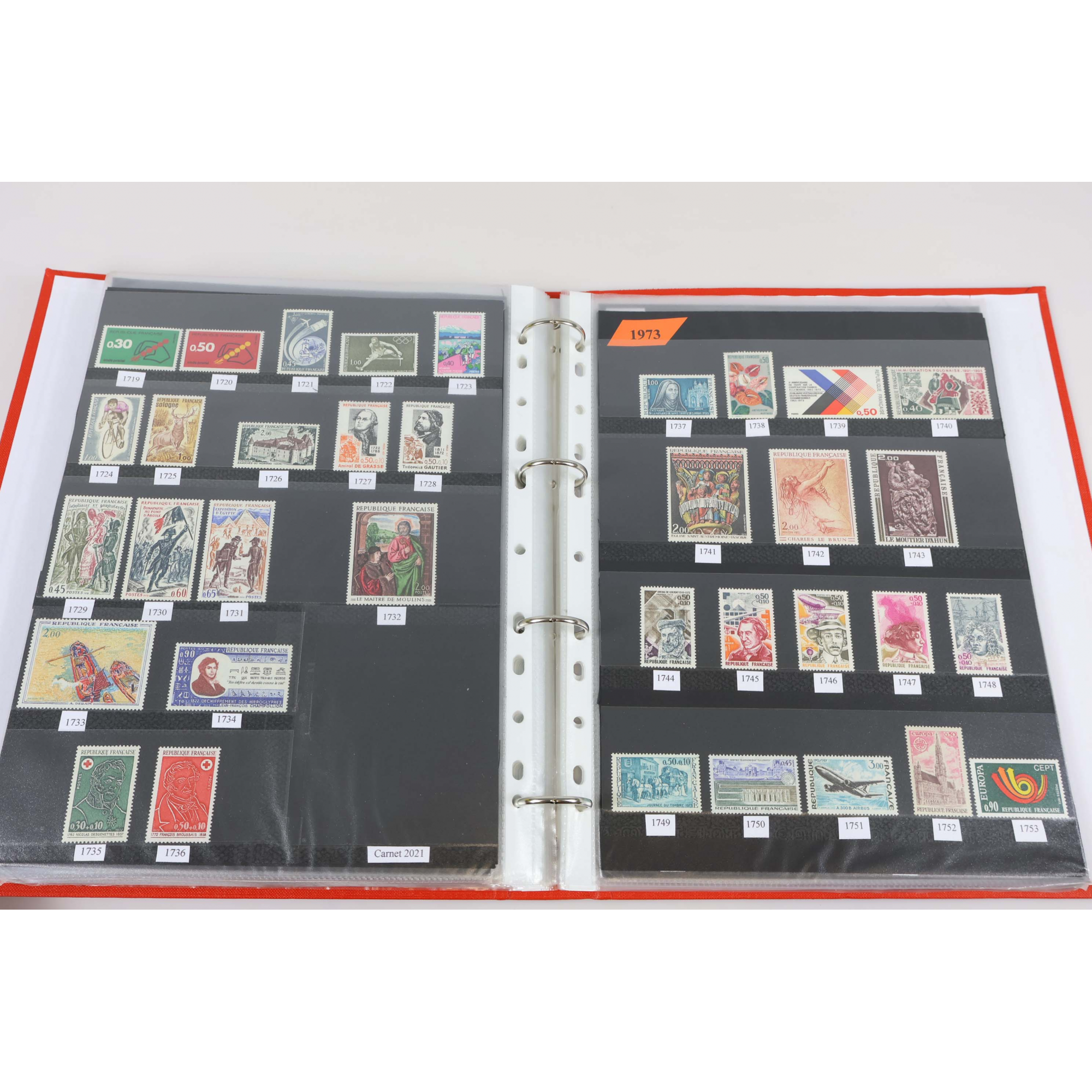 COLLECTION DE FRANCE DE 1961 À 1979 TIMBRES NEUFS** AVEC CLASSEUR ET POCHETTES