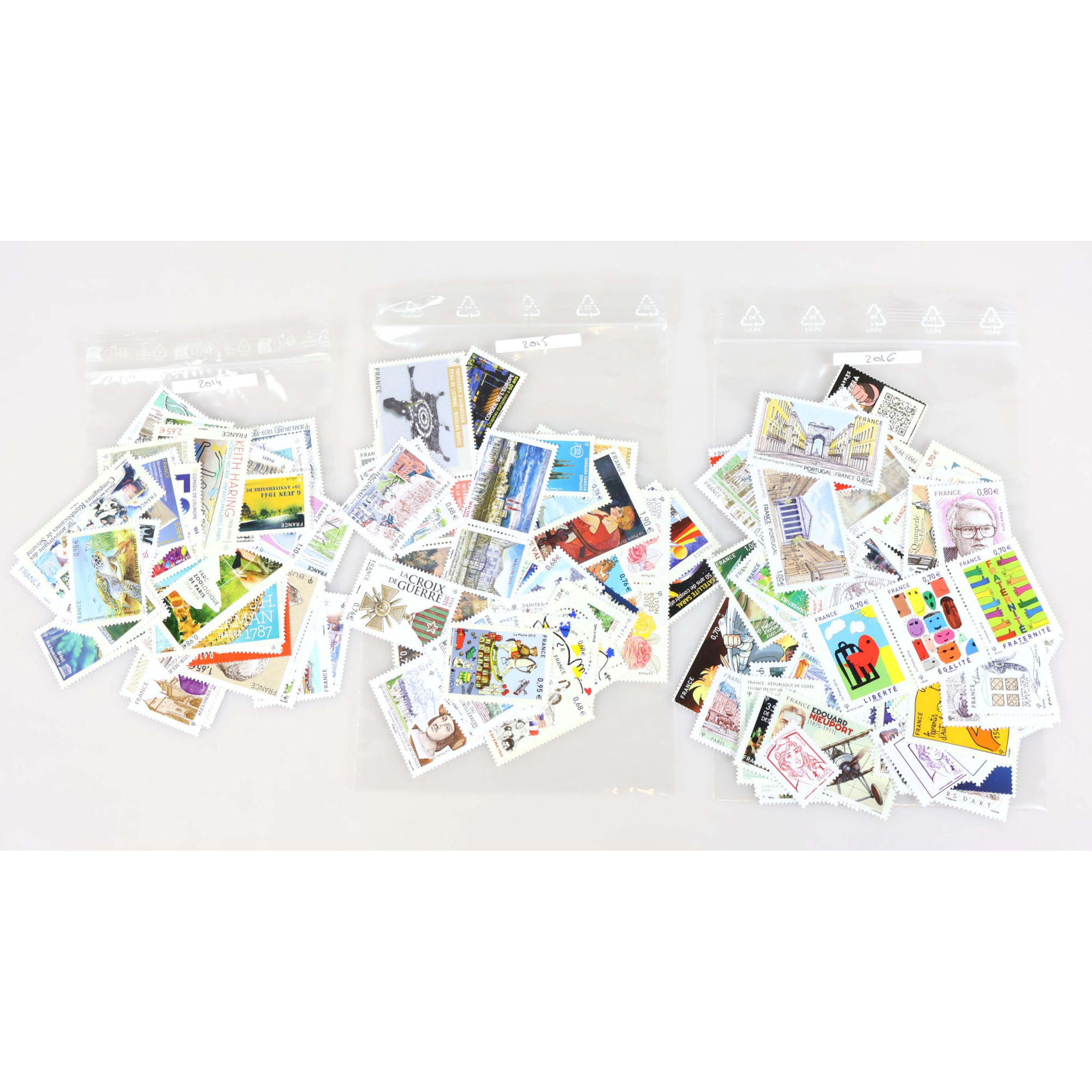 COLLECTION DE TIMBRES-POSTE DE 2014 À 2016 TRIÉS PAR ANNÉES TIMBRES NEUFS**
