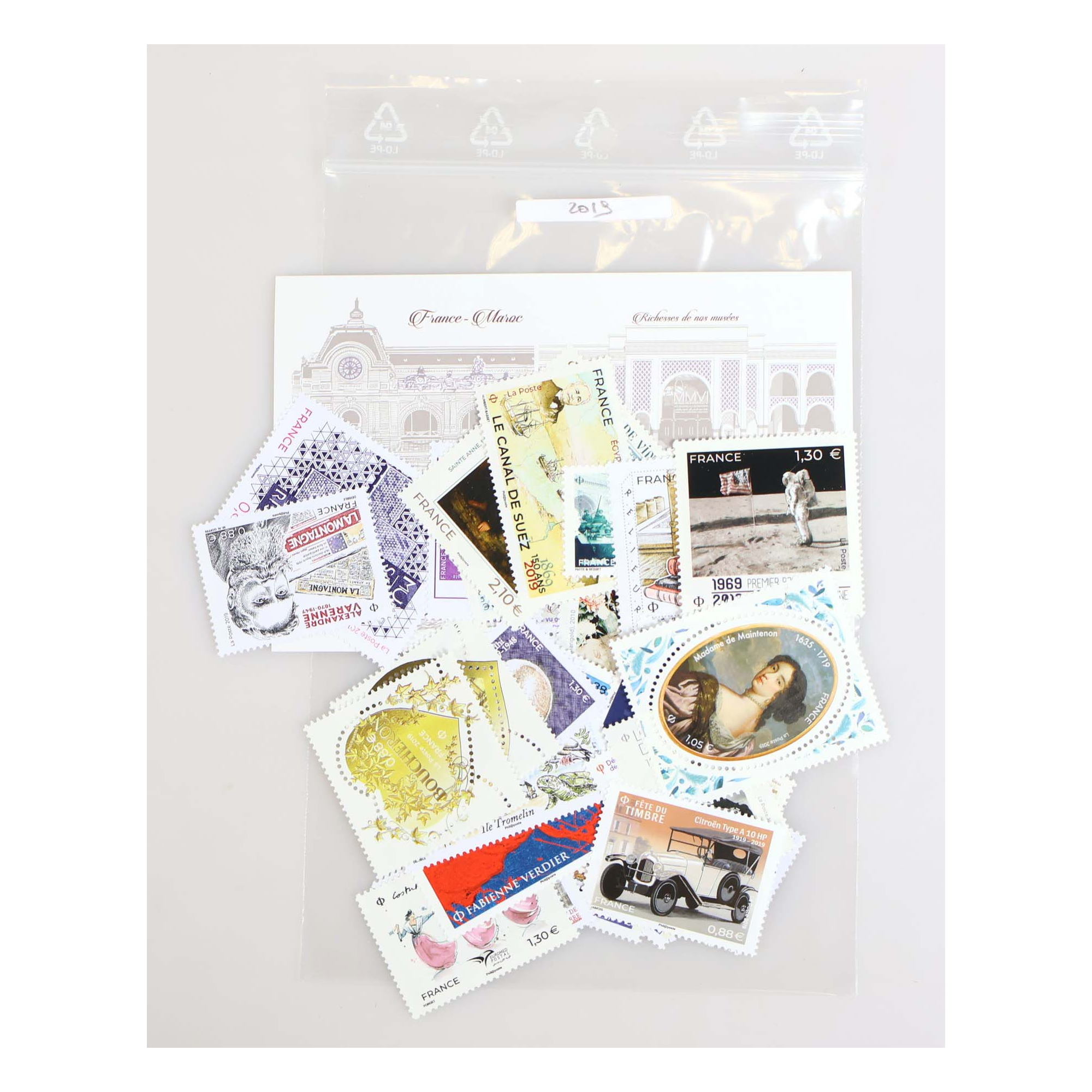 COLLECTION DE TIMBRES-POSTE DE 2017 À 2019 TRIÉS PAR ANNÉES TIMBRES NEUFS**