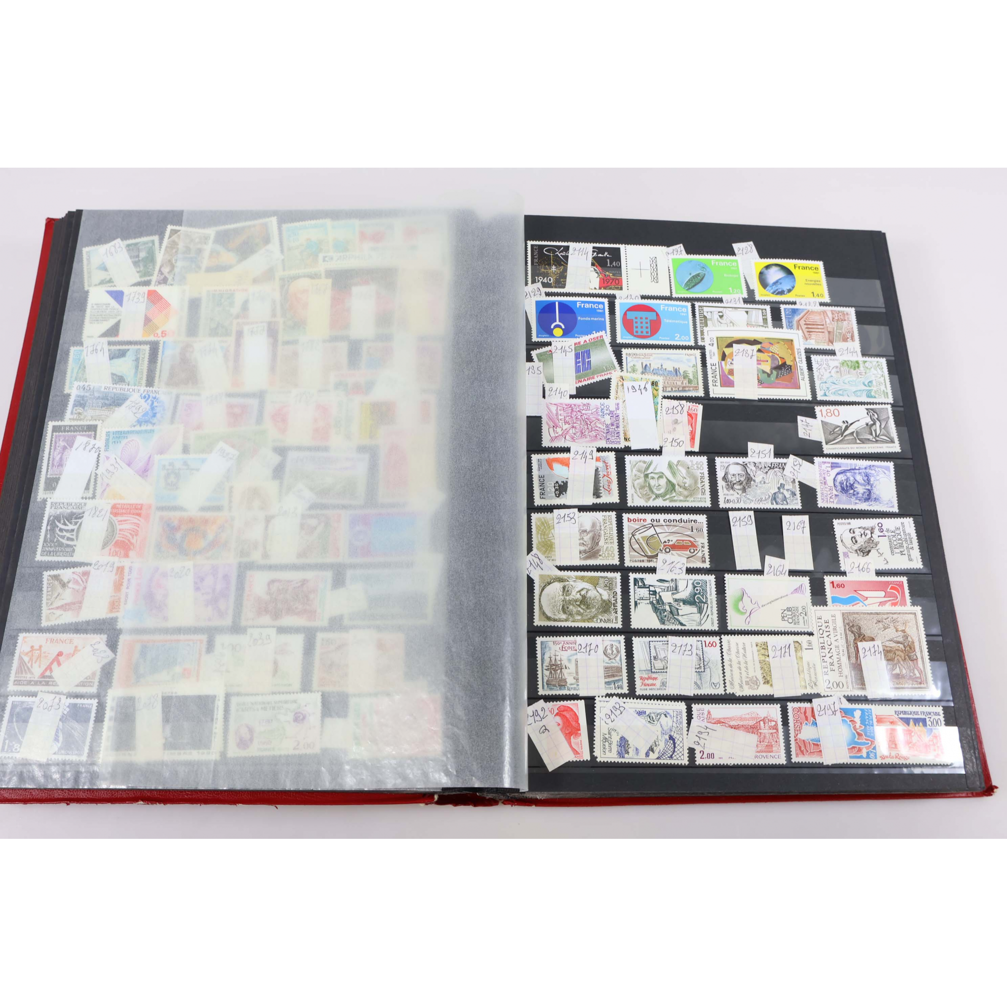COLLECTION / LOT DE TIMBRES NEUFS** EN FRANCS ET EUROS FACIALE ÉLEVÉE