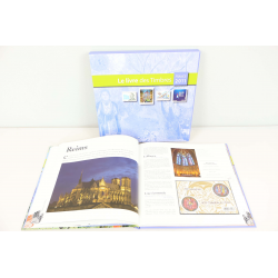 LE LIVRE DES TIMBRES FRANCE ANNÉE 2011 COMPLET NEUFS**, LÉGÈRES RAYURES BOITIER