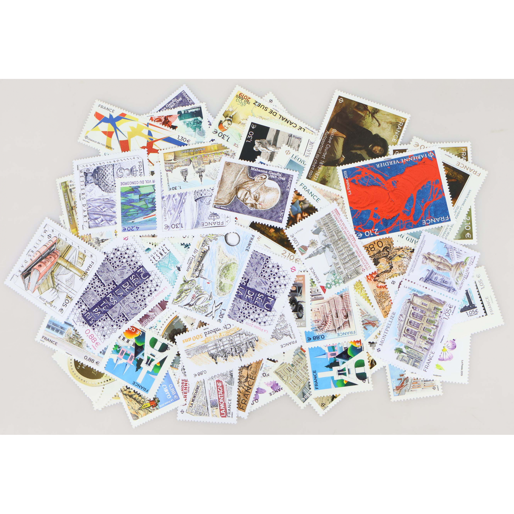 LOT DE TIMBRES-POSTES AVEC DOUBLE DE L'ANNÉE 2019 TIMBRES NEUFS** FACIALE 85€