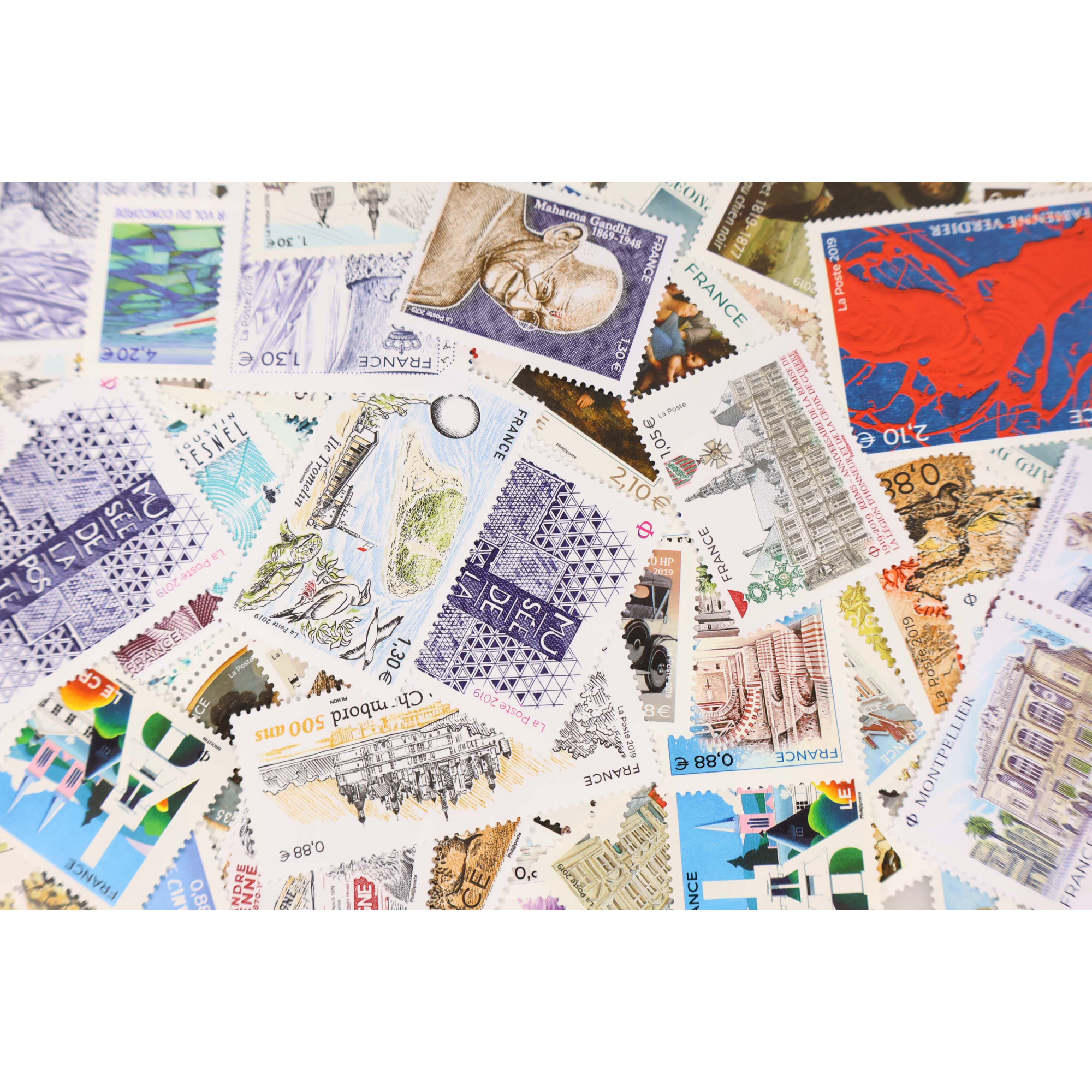 LOT DE TIMBRES-POSTES AVEC DOUBLE DE L'ANNÉE 2019 TIMBRES NEUFS** FACIALE 85€