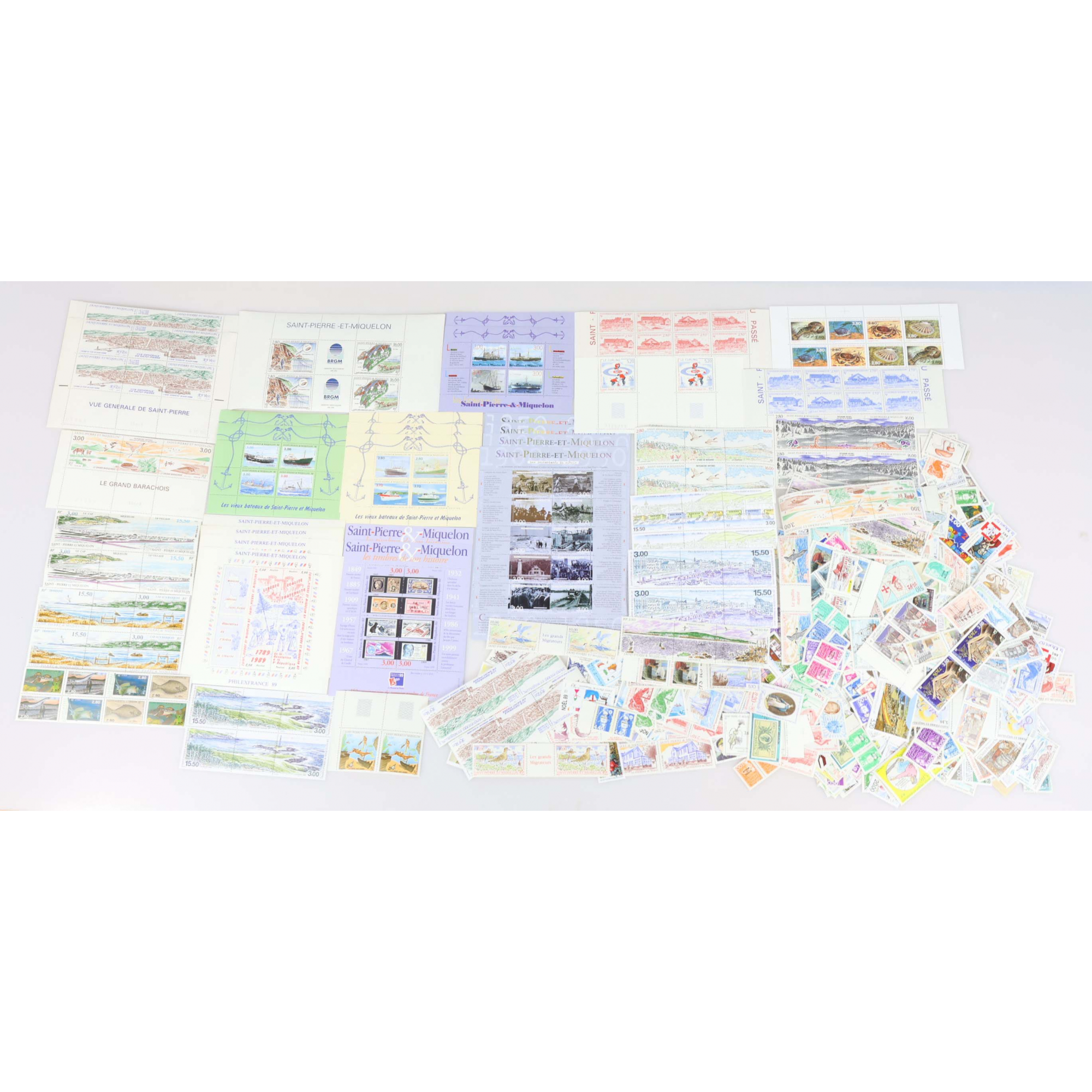 SAINT PIERRE ET MIQUELON, LOT DE TIMBRES ET BLOCS EN FRANCS , NEUFS** VF 2526ffr