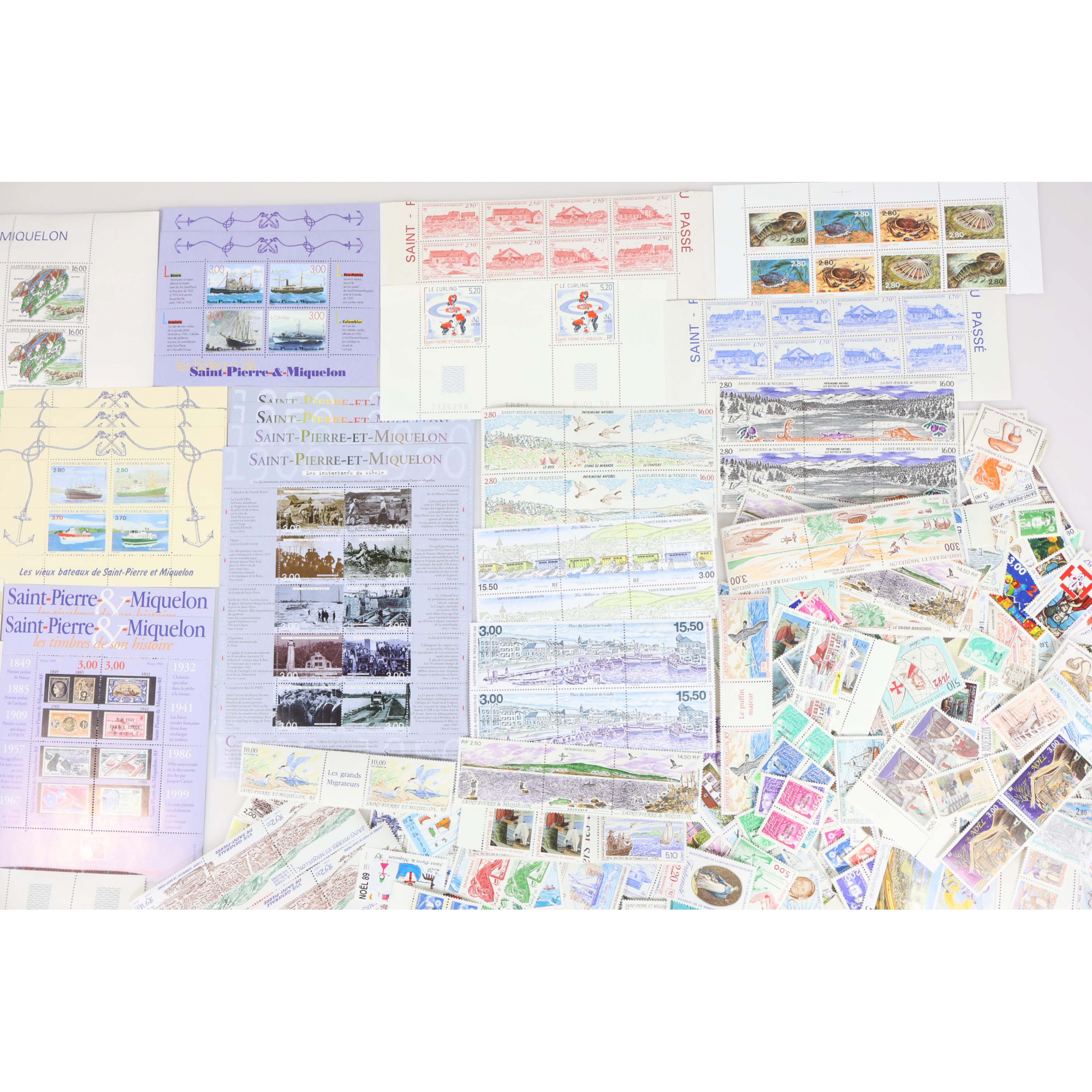 SAINT PIERRE ET MIQUELON, LOT DE TIMBRES ET BLOCS EN FRANCS , NEUFS** VF 2526ffr