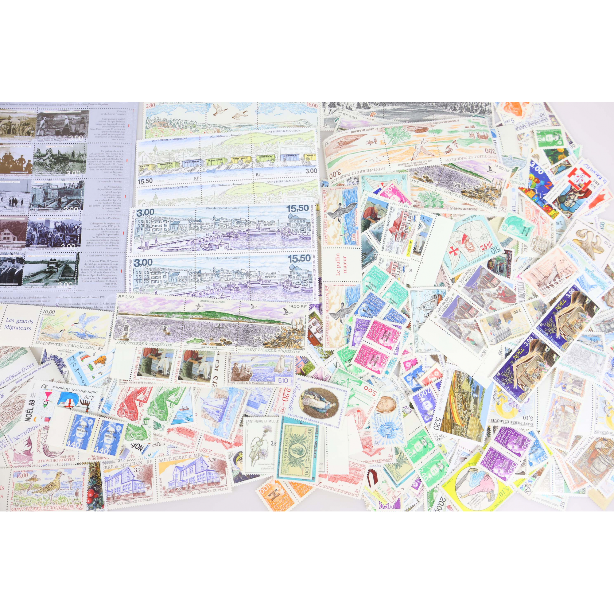 SAINT PIERRE ET MIQUELON, LOT DE TIMBRES ET BLOCS EN FRANCS , NEUFS** VF 2526ffr