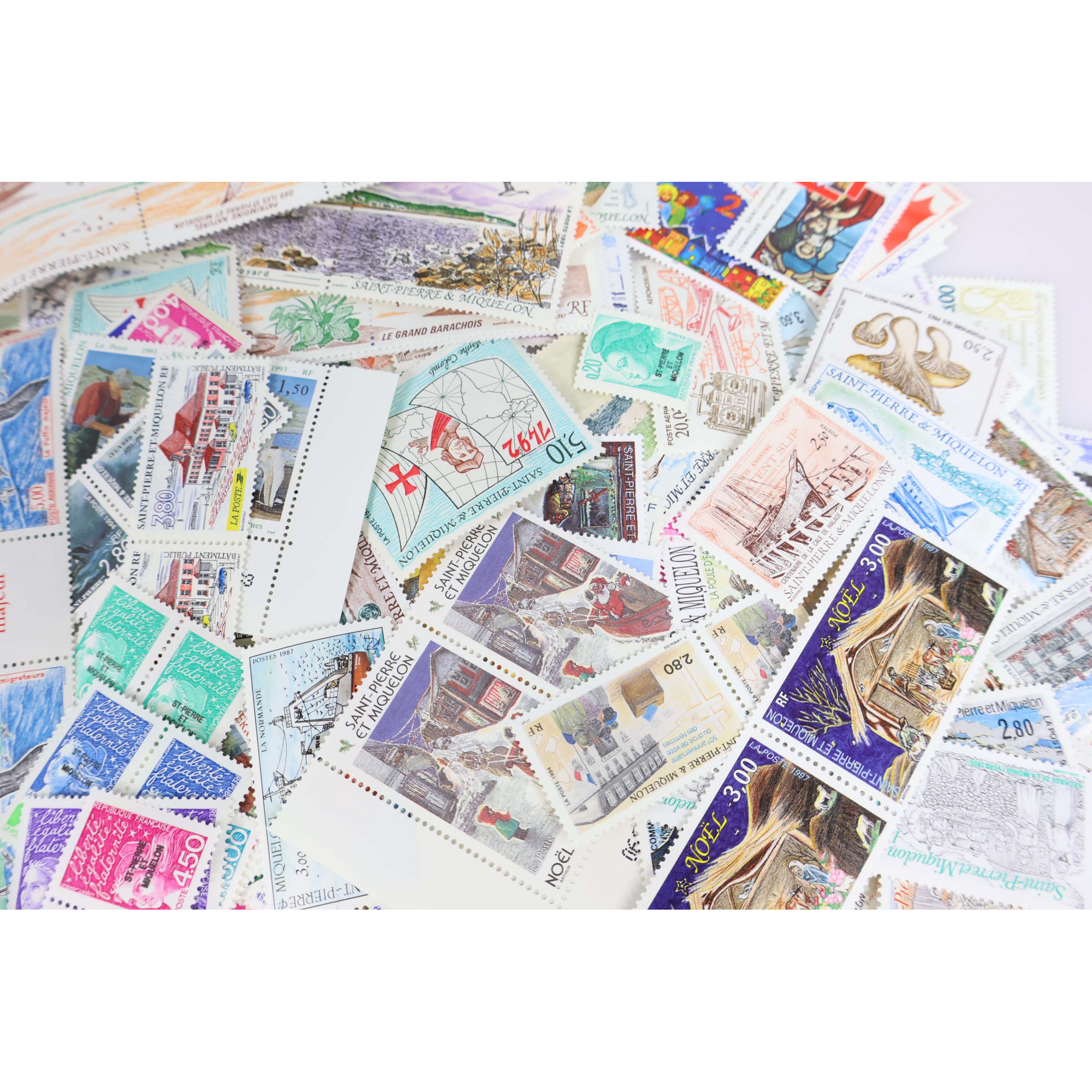 SAINT PIERRE ET MIQUELON, LOT DE TIMBRES ET BLOCS EN FRANCS , NEUFS** VF 2526ffr