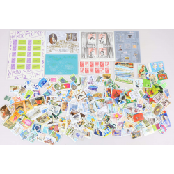 LOT DE TIMBRES - BLOCS - CARNETS EN EUROS COURRIER / COLLECTION FACIALE 145€