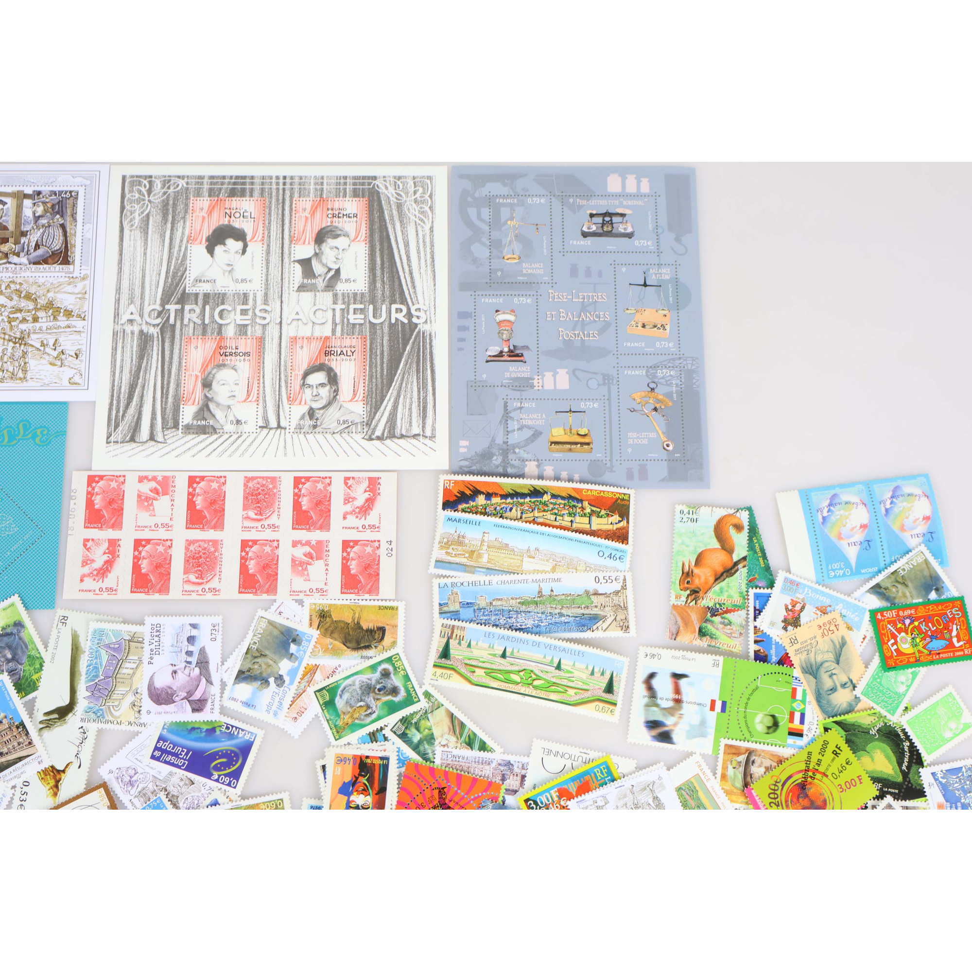 LOT DE TIMBRES - BLOCS - CARNETS EN EUROS COURRIER / COLLECTION FACIALE 145€