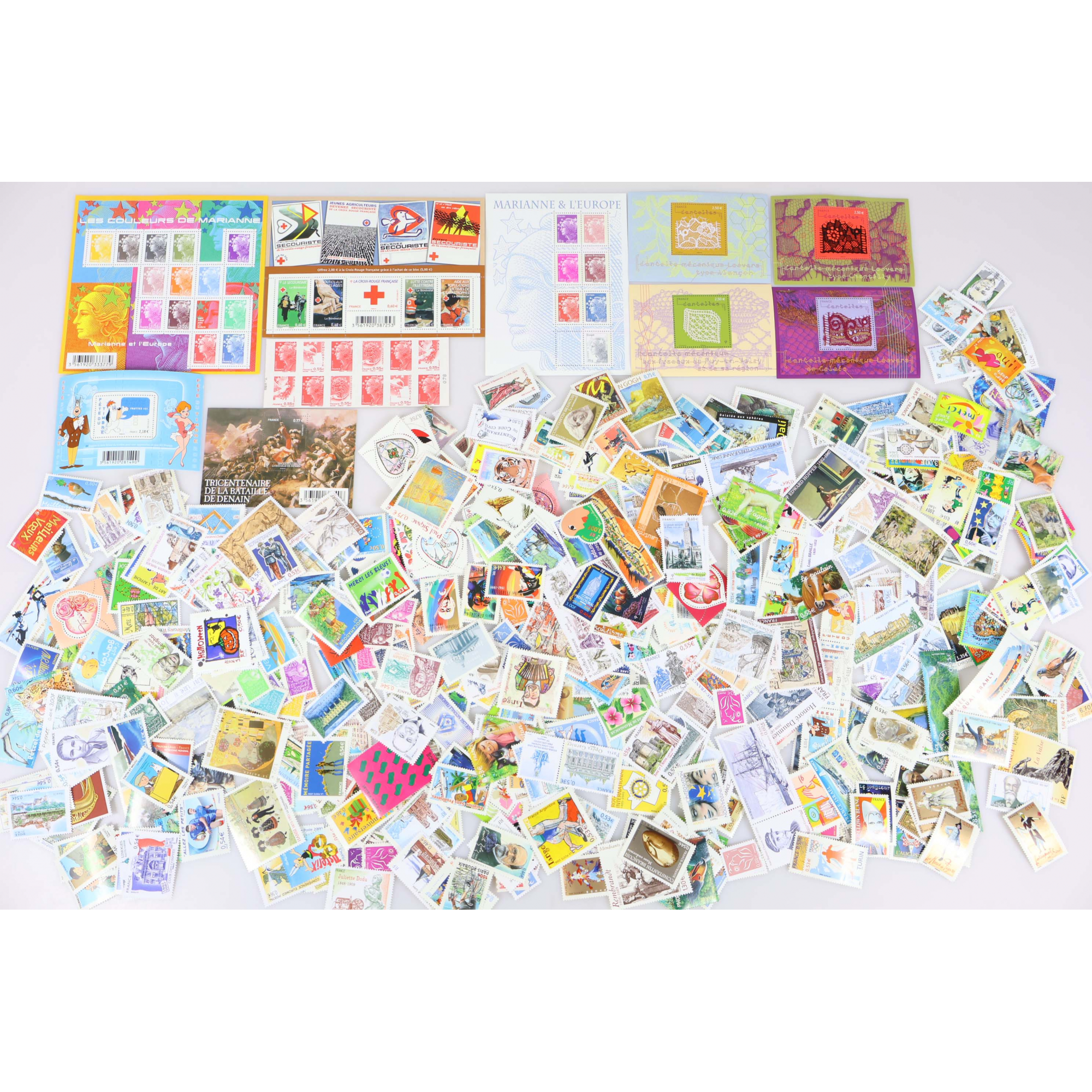 LOT DE TIMBRES - BLOCS - CARNETS EN EUROS COURRIER / COLLECTION FACIALE 398€