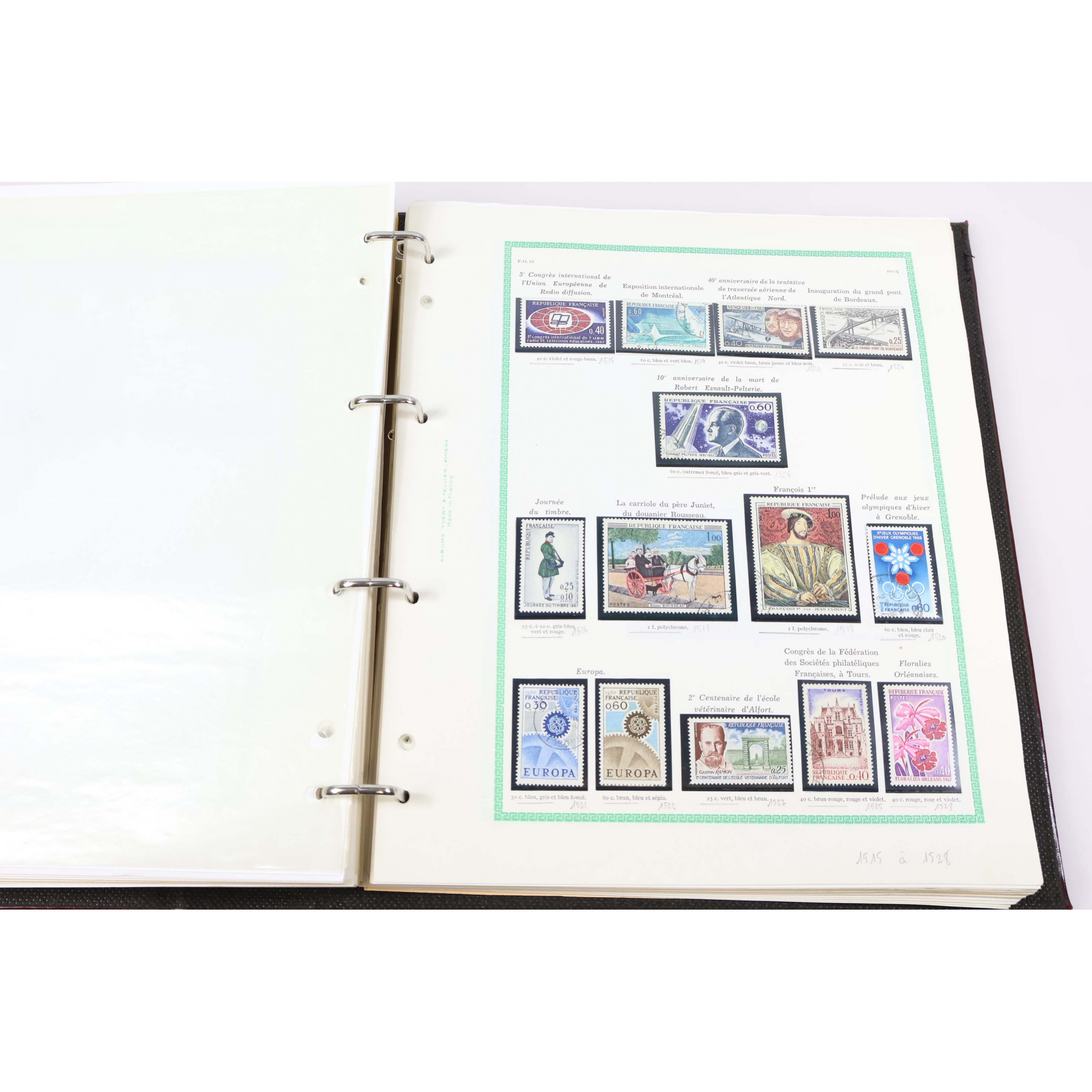 COLLECTION DE TIMBRES DE FRANCE NEUFS ET OBLITÉRÉS DE 1958 À 1976 DANS UN ALBUM