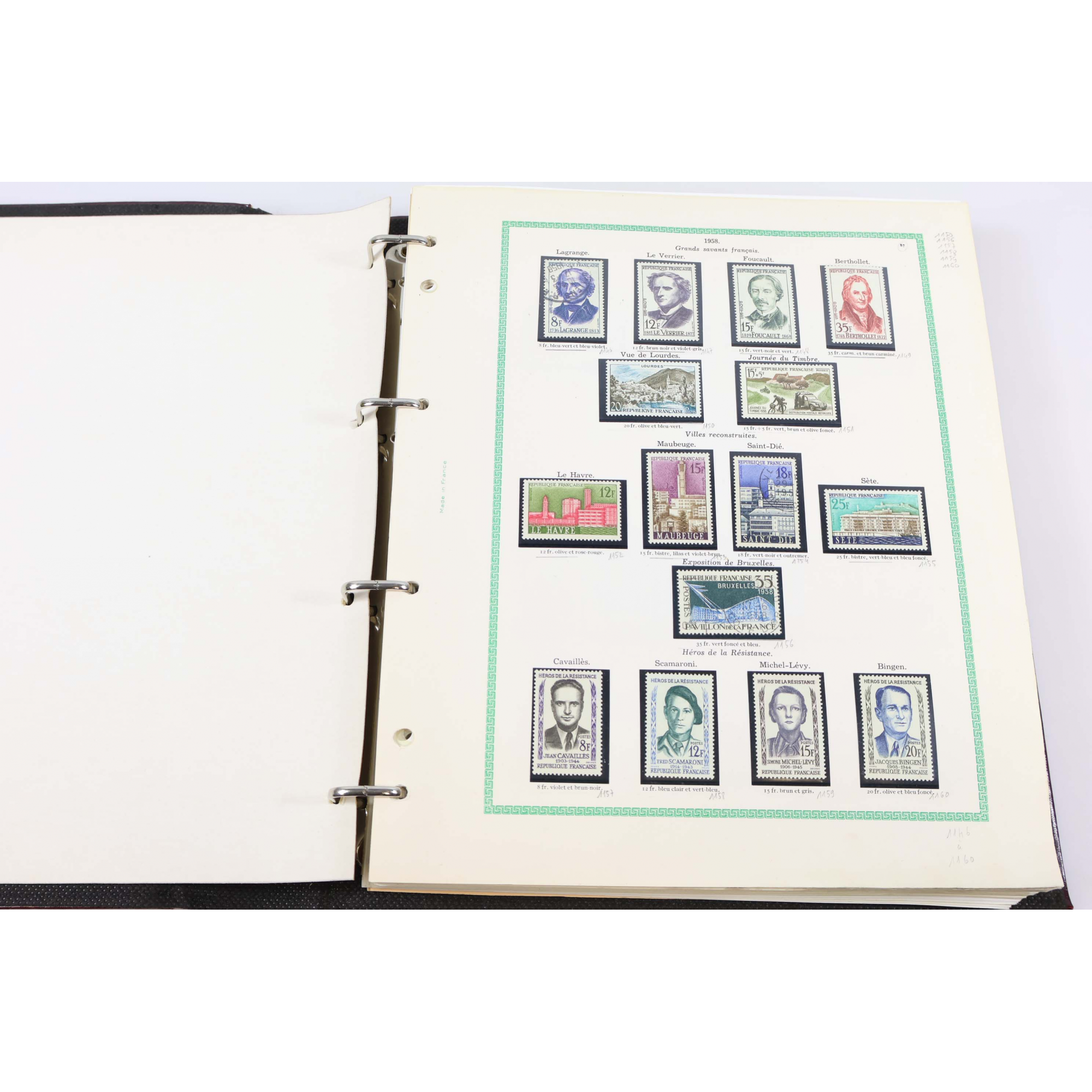 COLLECTION DE TIMBRES DE FRANCE NEUFS ET OBLITÉRÉS DE 1958 À 1976 DANS UN ALBUM